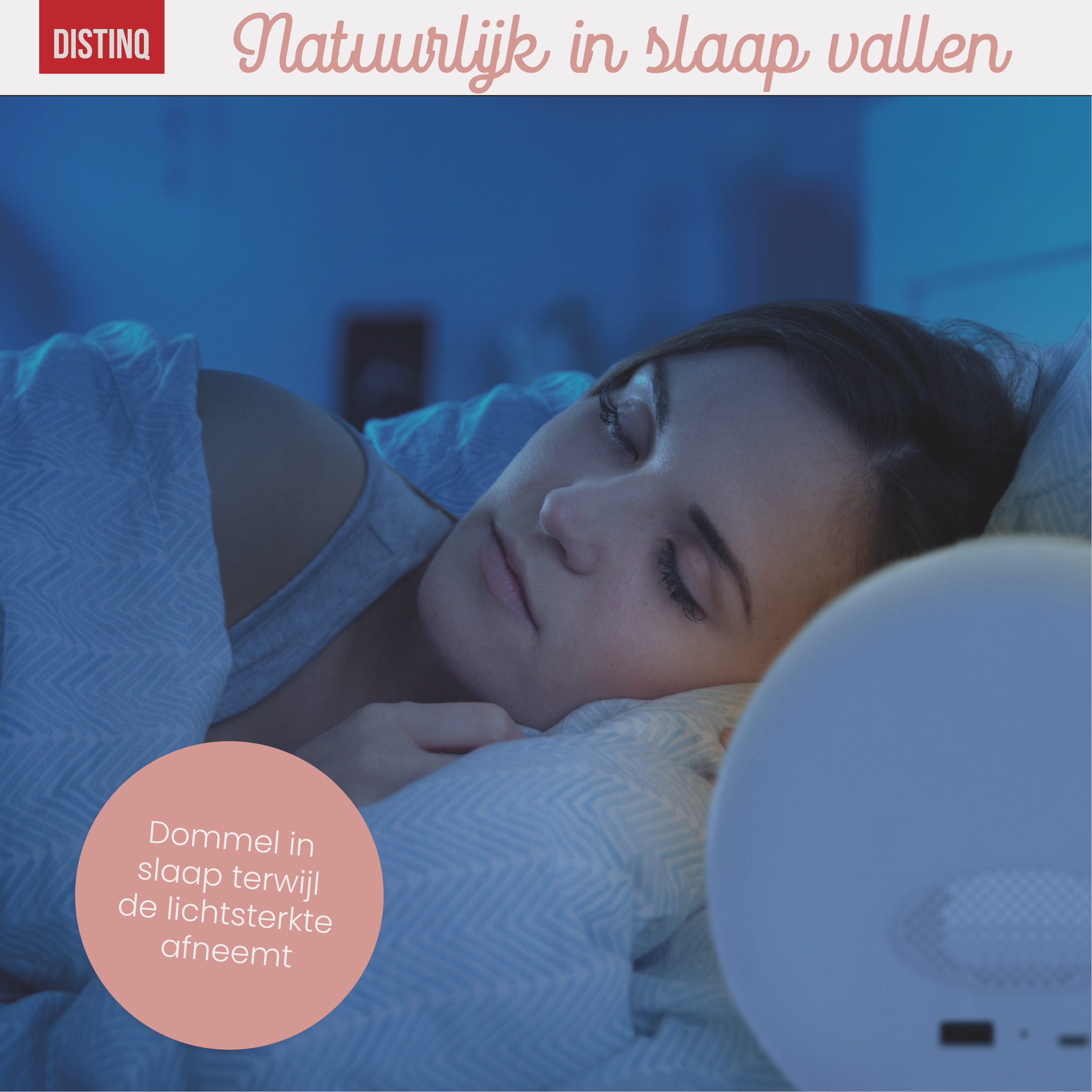 Vrouw slapend in bed, met een licht en tekst over in slaap vallen.