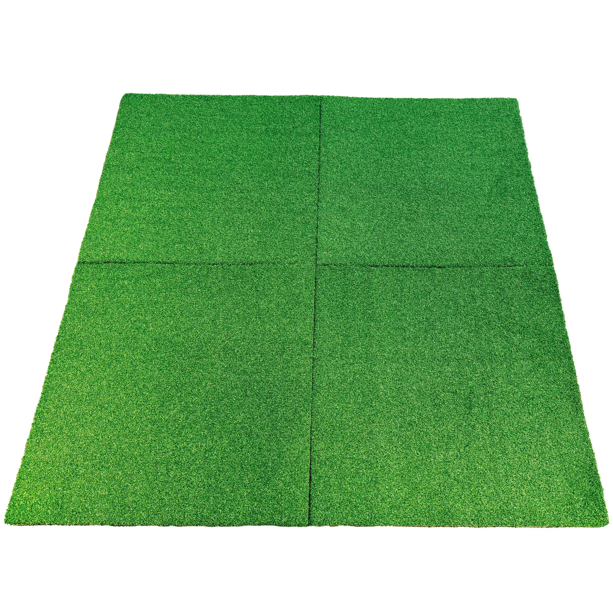 Groene kunstgrasmat. Vier secties zijn verdeeld door zwarte lijnen. Witte achtergrond.