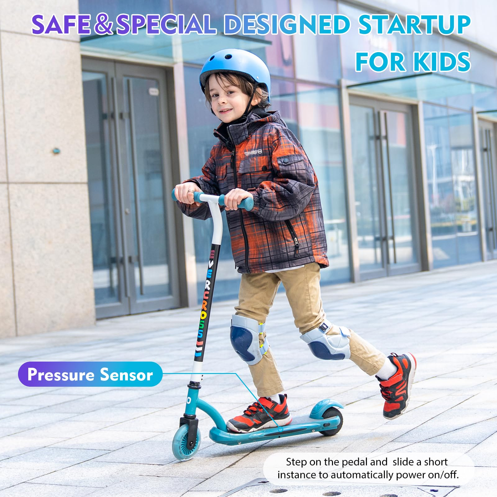Junge auf einem Roller, mit Helm und Knieschonern. Text über Sensor und Ein/Aus.
