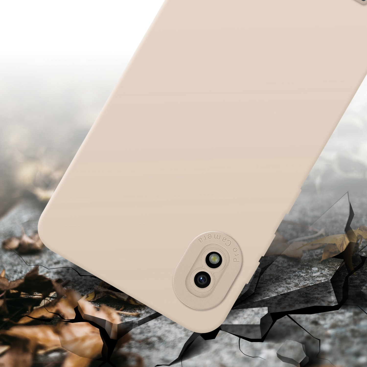 Una custodia per telefono beige, primo piano mostra il modulo fotocamera con due lenti.
