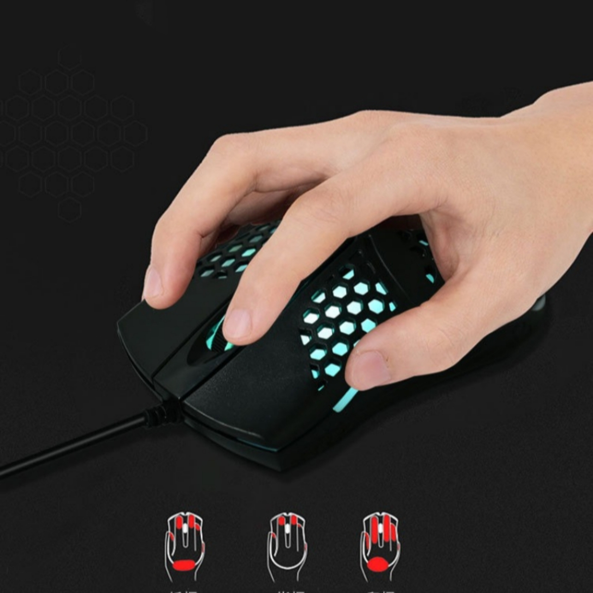 Eine schwarze Gaming-Maus. Eine Hand hält die Maus. Darunter sind drei Mausknopfdarstellungen.