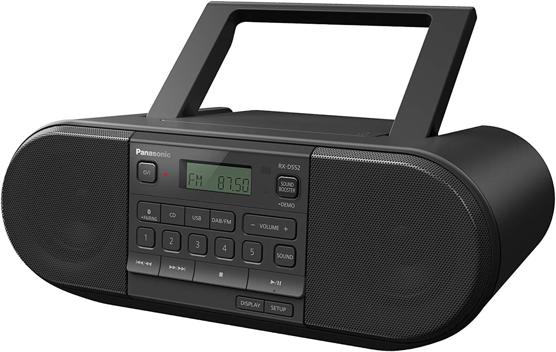 Un boombox Panasonic nero con maniglia, pulsanti e display, su sfondo bianco.