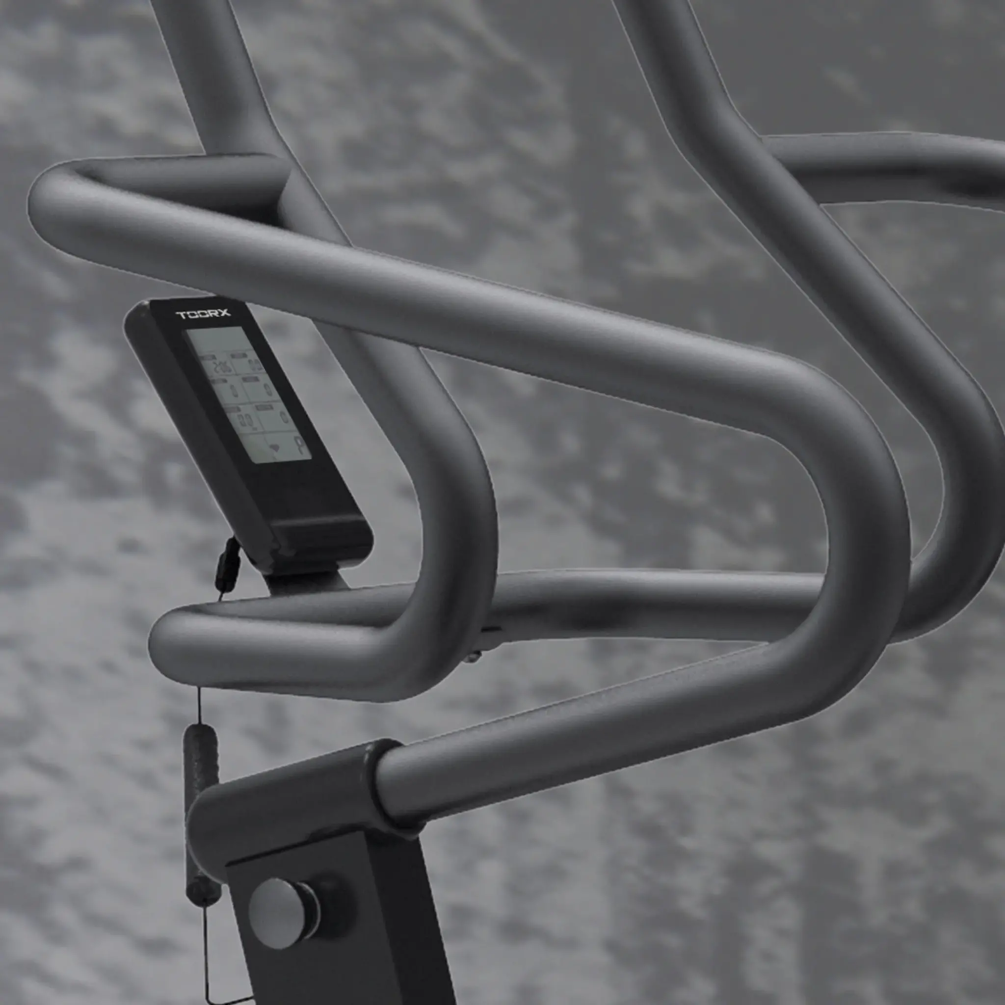 Heimtrainer mit kleinem Display und gebogenen Griffen.