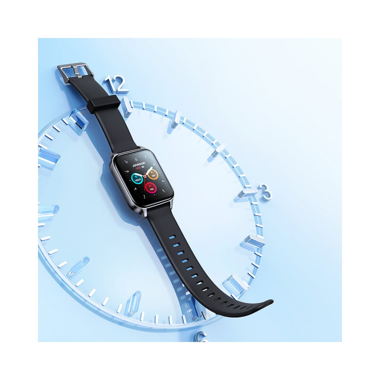 Eine Smartwatch mit schwarzem Armband, die Zeit- und Gesundheitsdaten anzeigt, auf hellblauem Hintergrund.
