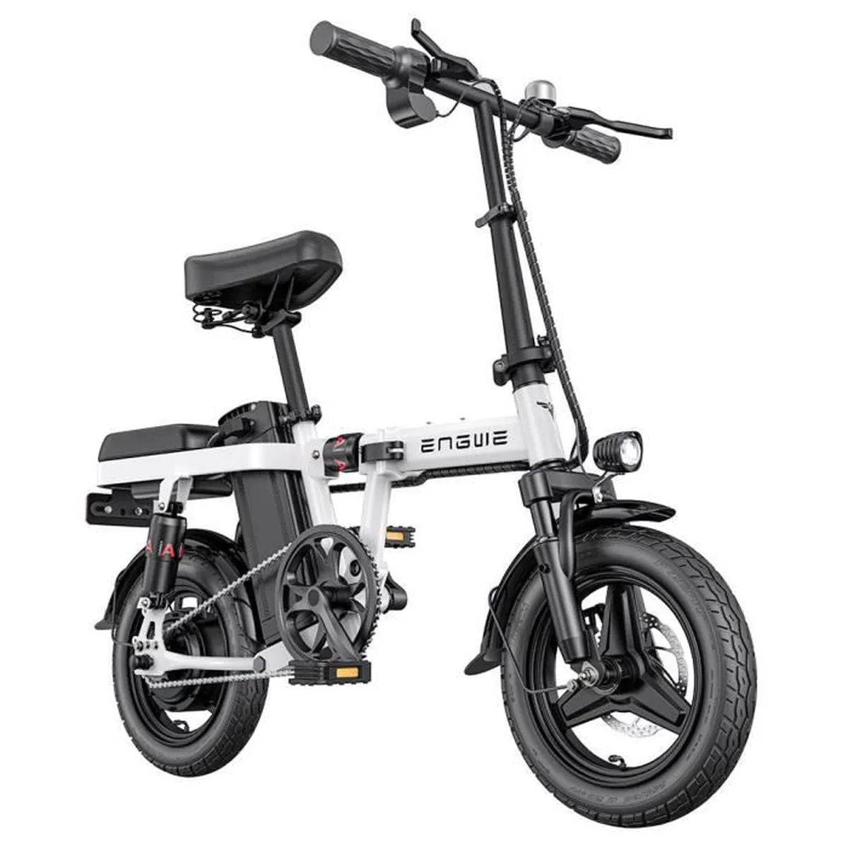 Bicicletta elettrica pieghevole bianca e nera, vista frontale, con pneumatici neri, sfondo bianco.