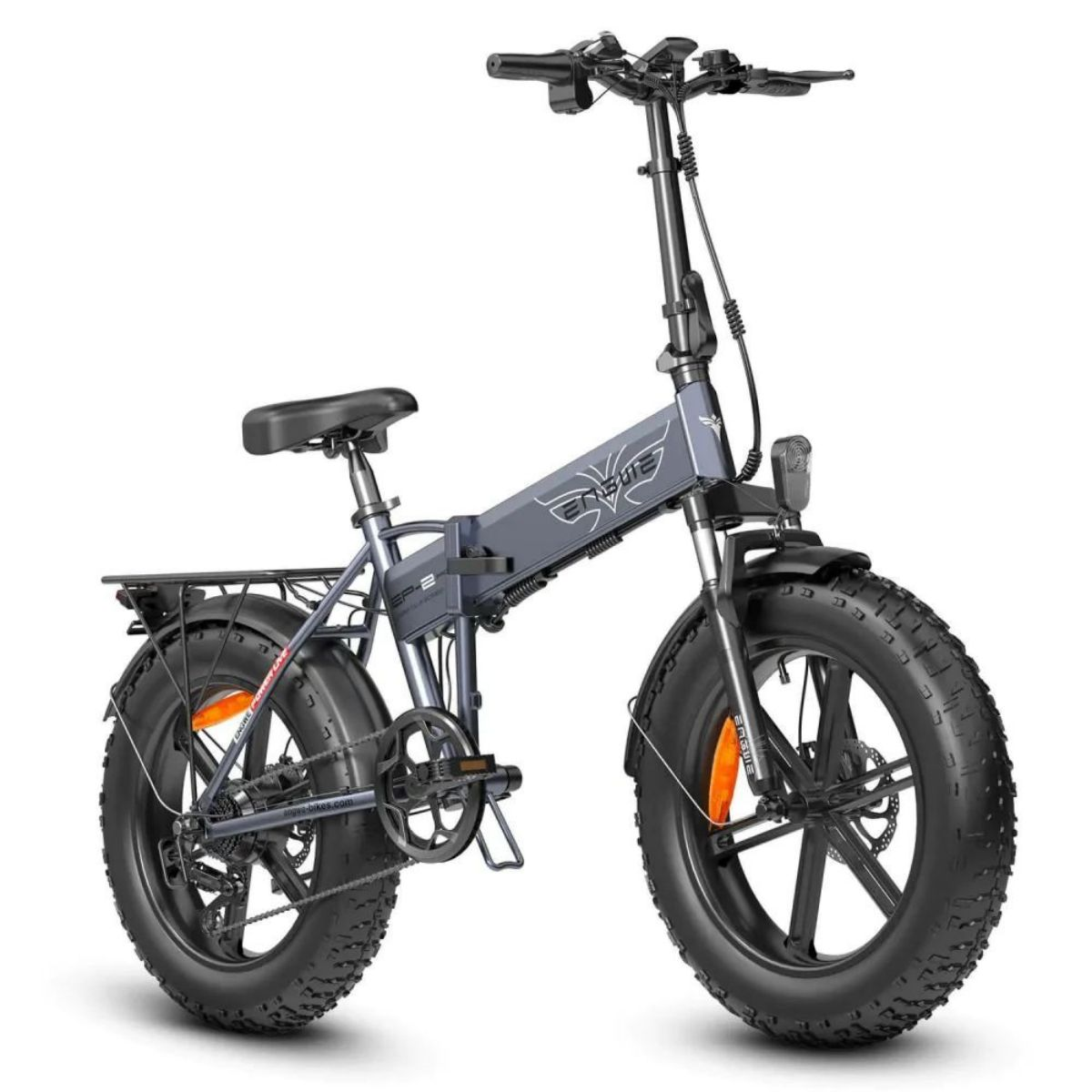 Bicicletta elettrica grigia con pneumatici neri. Lo sfondo è bianco.