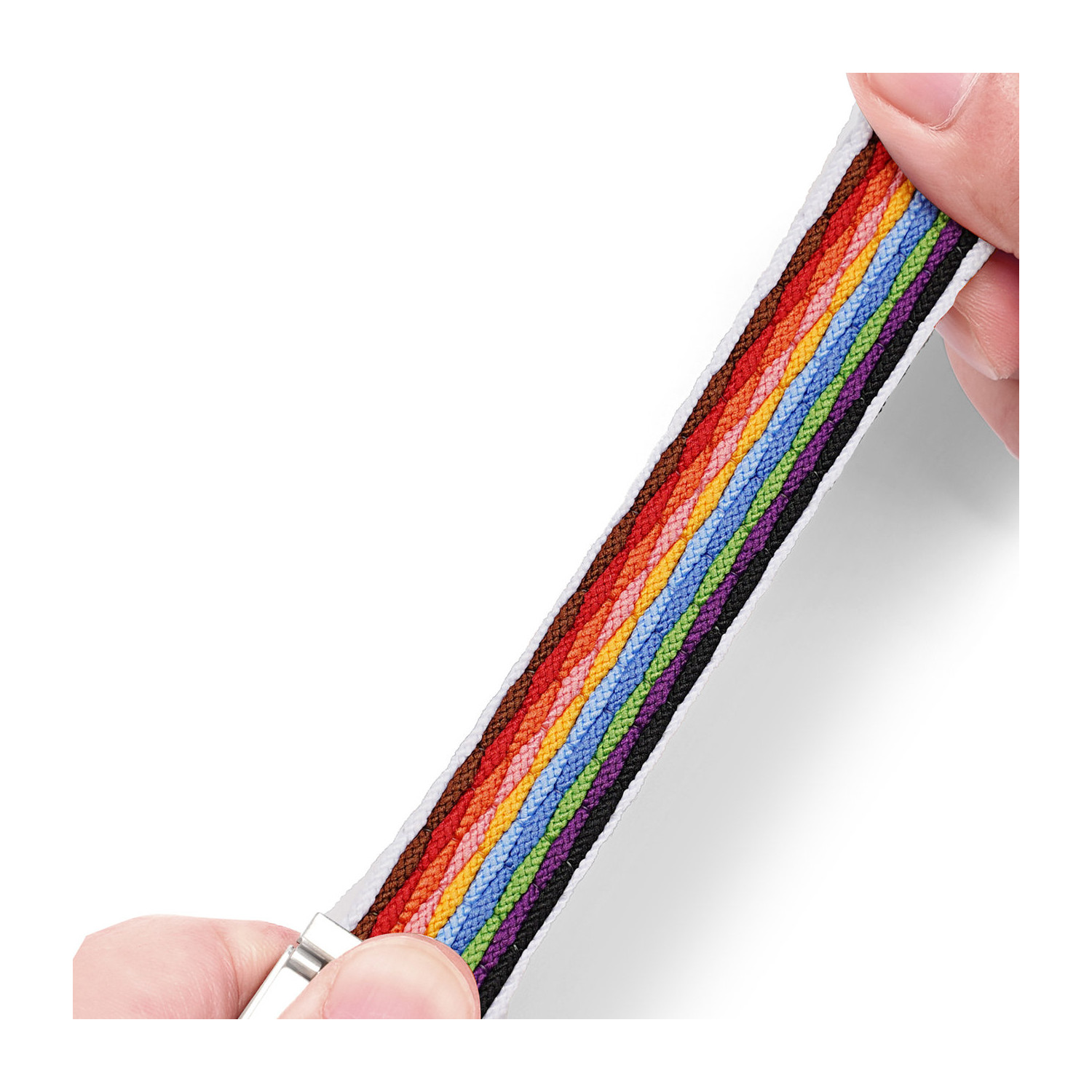Hände halten ein regenbogenfarbenes Band, weißer Hintergrund, Nahaufnahme.