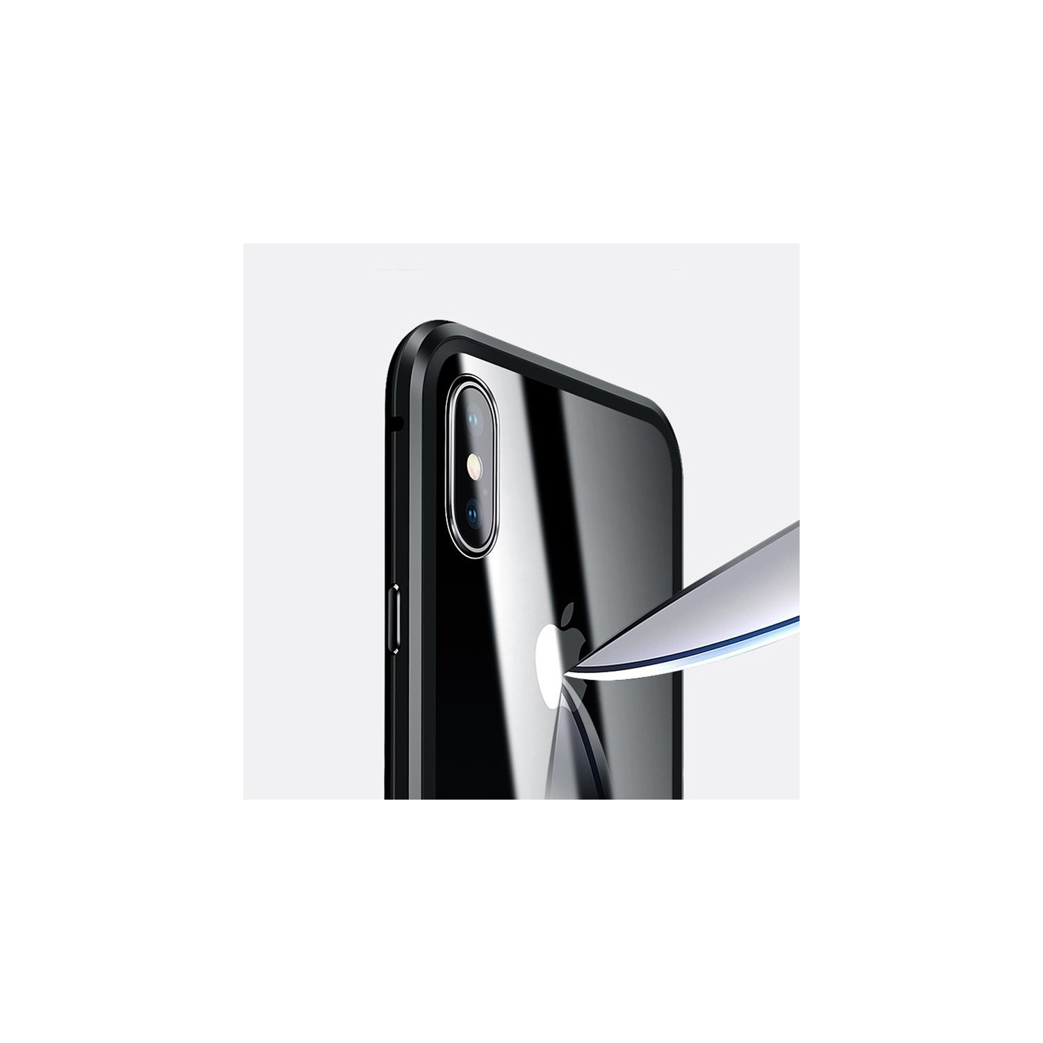 Ein Telefon, das in einer durchsichtigen Schutzhülle eingeschlossen ist. Ein Messer nähert sich dem Apple-Logo des Telefons.