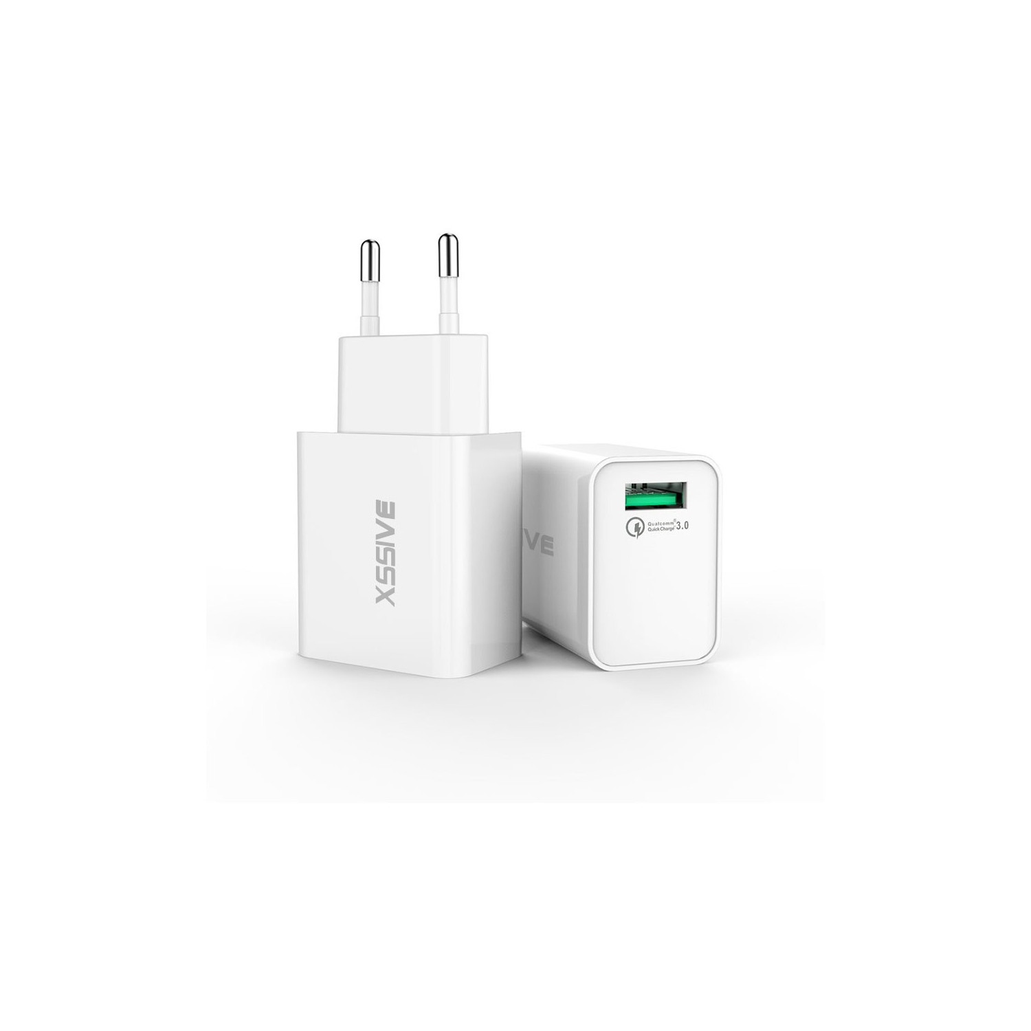 Zwei weiße Telefonladegeräte. Eines hat Stifte. Das andere ist mit Quick Charge 3.0 markiert.