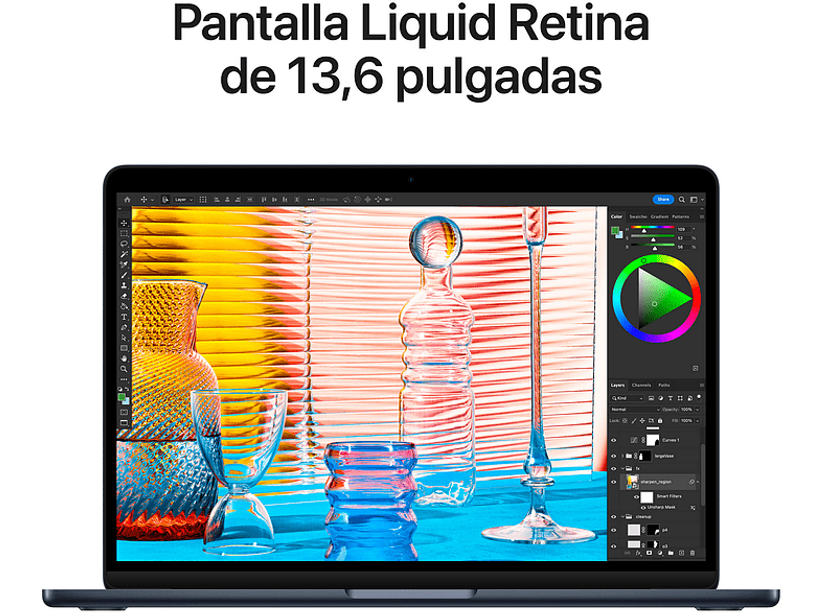 Ordenador portátil mostrando una interfaz de software de diseño, con jarrones detrás.