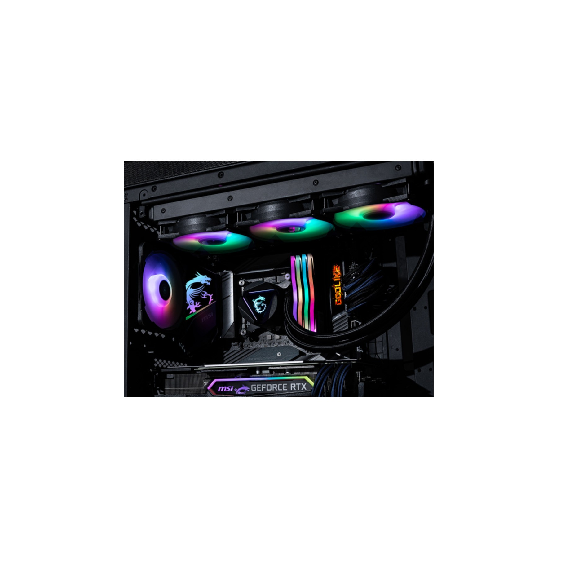 All'interno di un computer: scheda grafica MSI GeForce RTX, ventole e altri componenti.