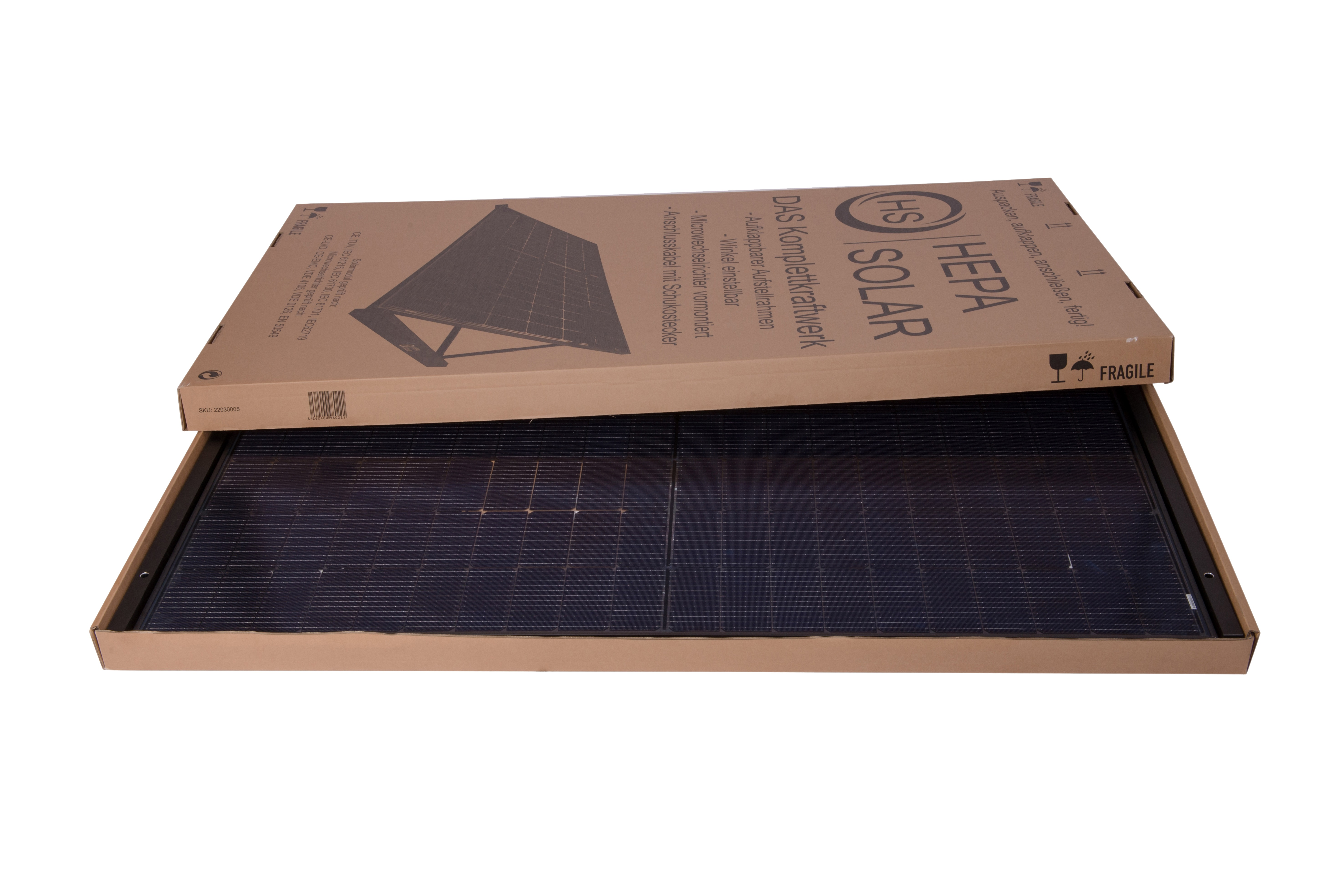 Solarpanel in einem Karton, mit geöffnetem Deckel, auf weißem Hintergrund.