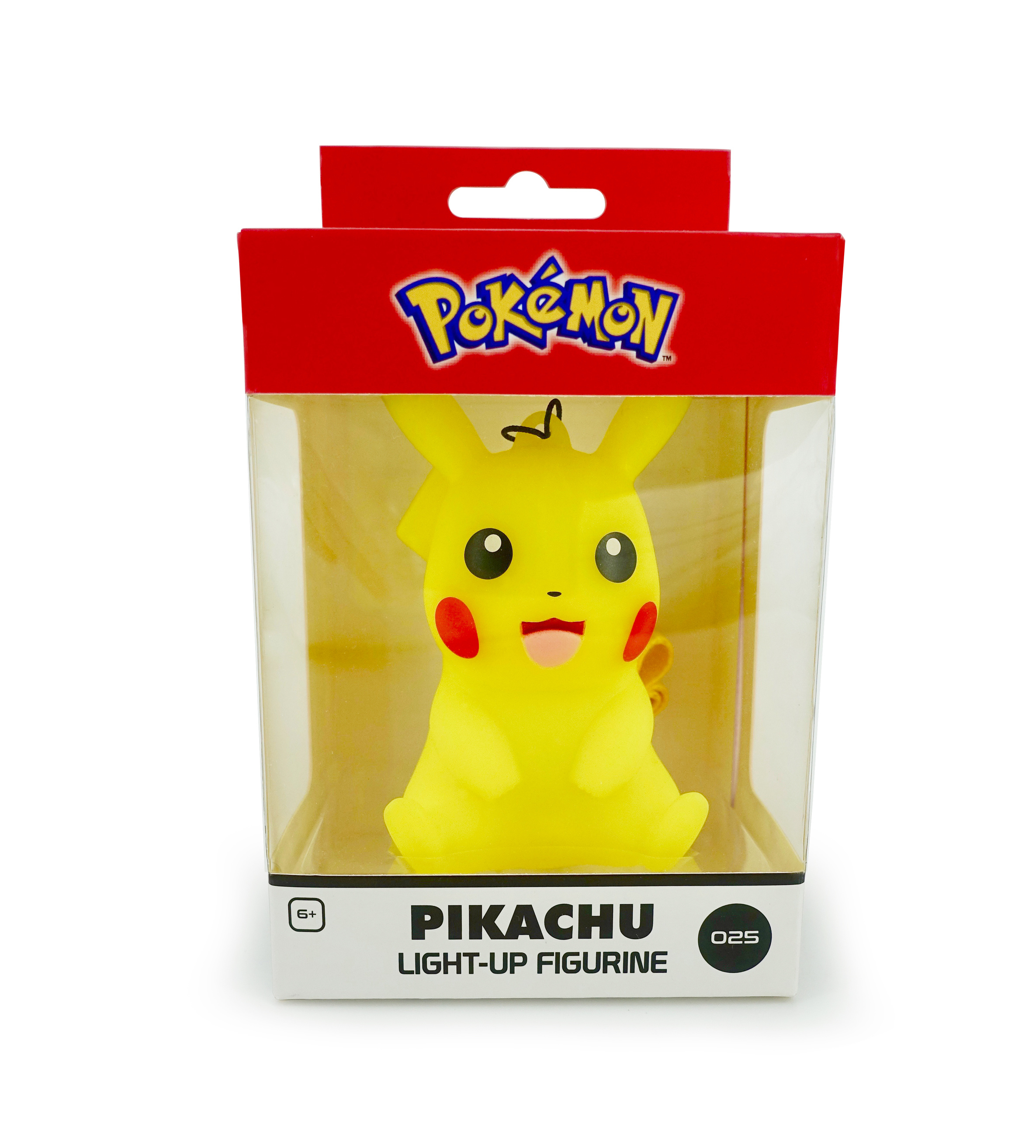Figura de Pikachu en una caja. La caja tiene el logo de Pokemon y el nombre de Pikachu.