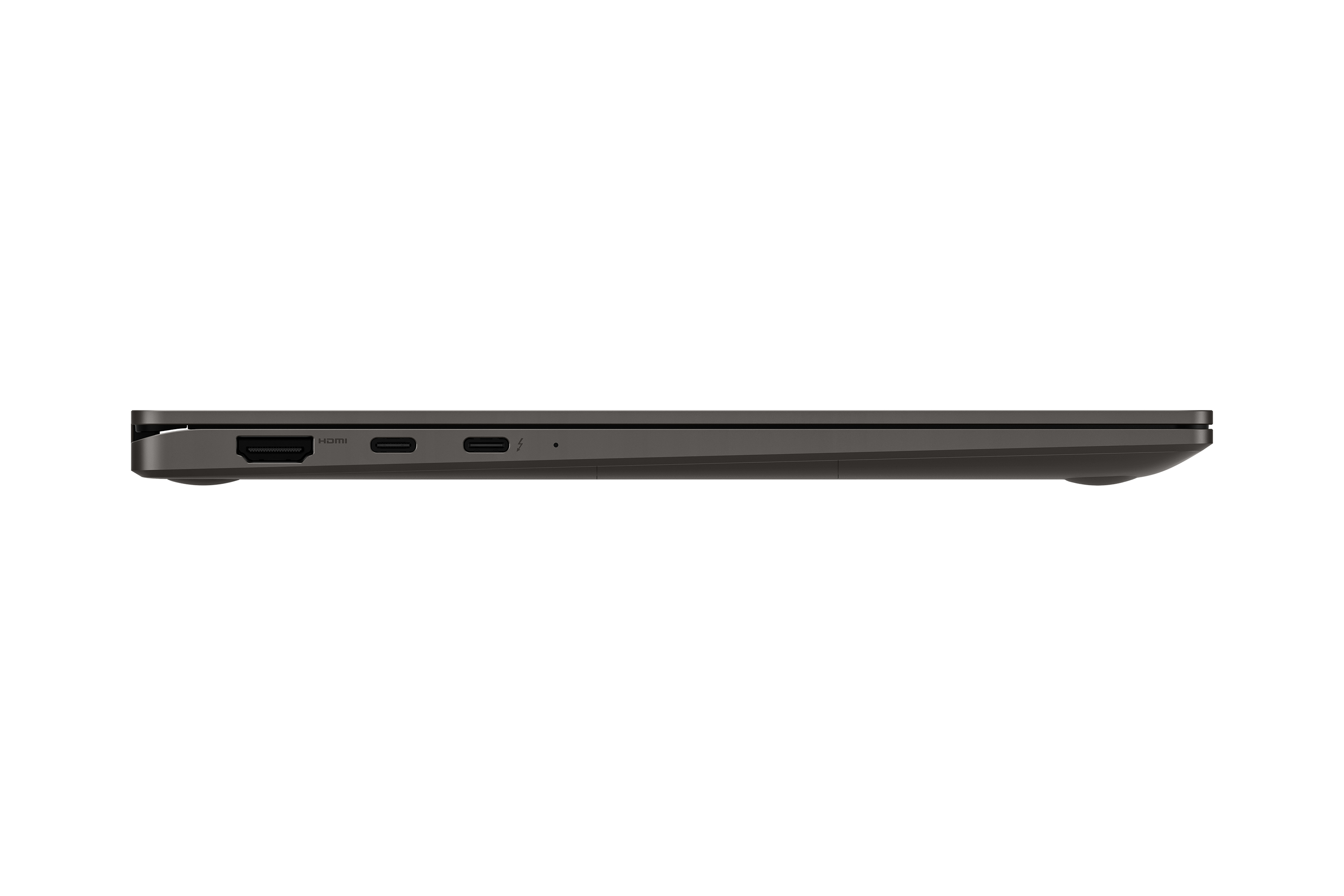 Vista laterale di un laptop grigio. Ha una porta HDMI, porte USB e una porta di ricarica.