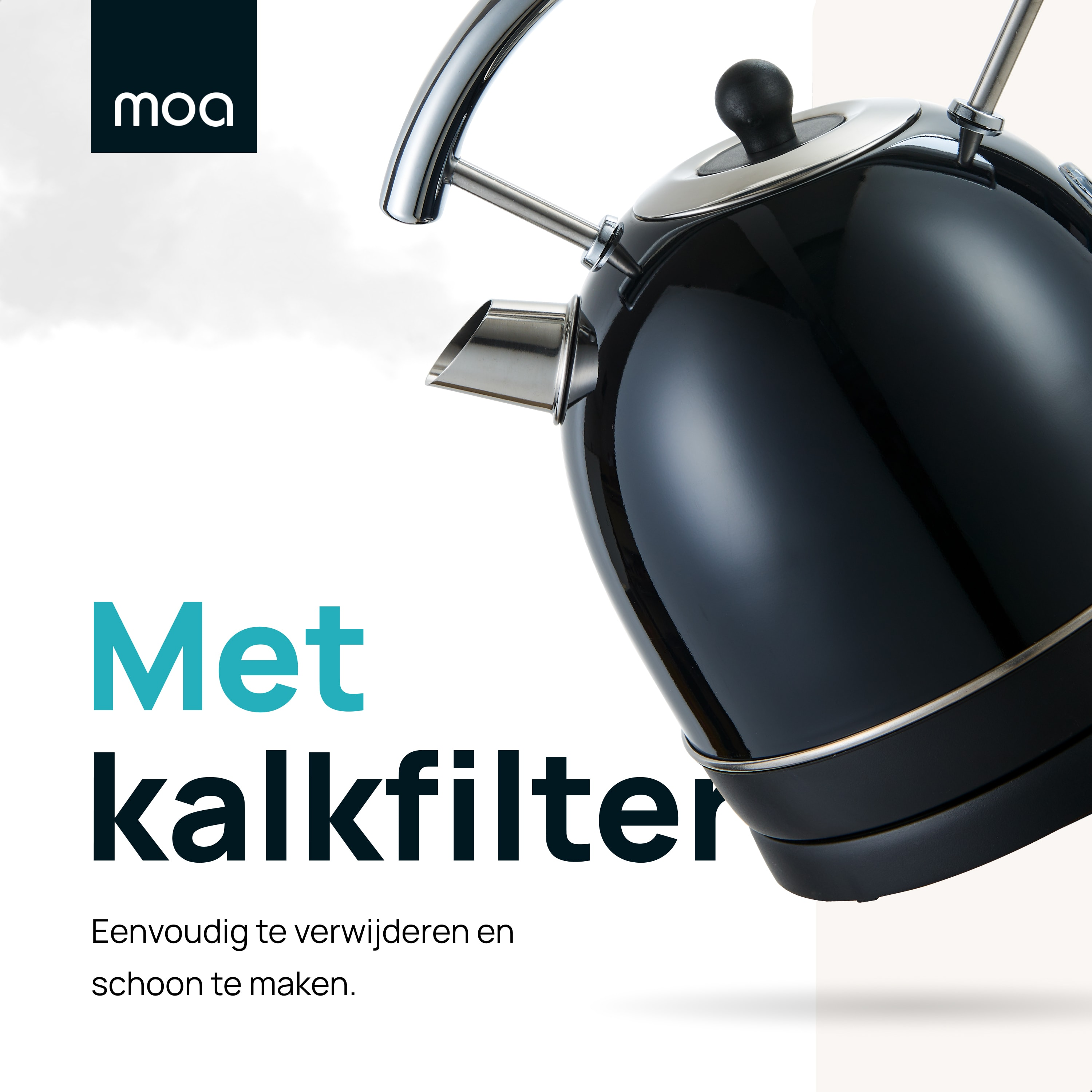 Een zwarte waterkoker met een tuit en de tekst 'Met kalkfilter', een moa-logo.