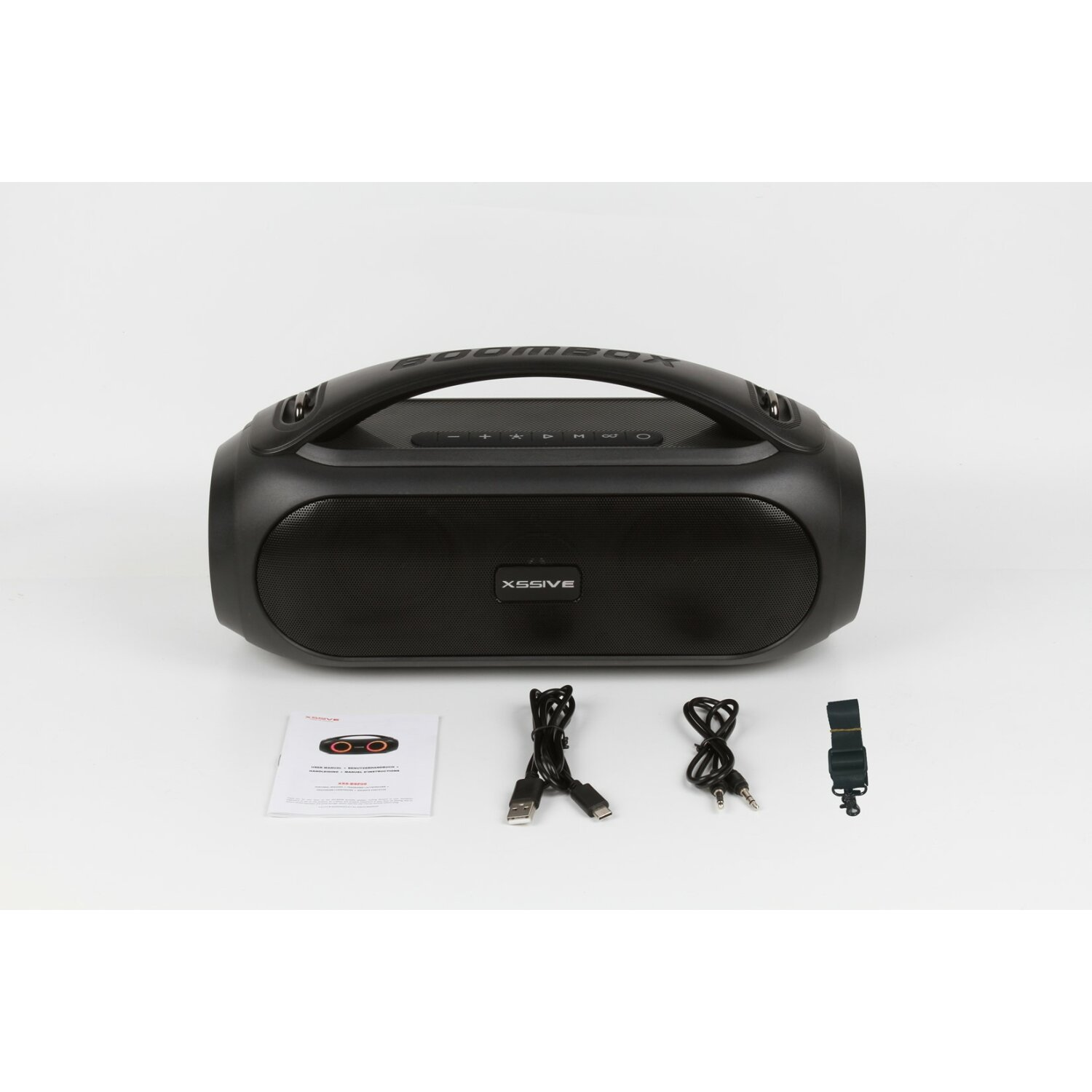 Schwarze Boombox mit Knöpfen, einem Griff und einigen Zubehörteilen.