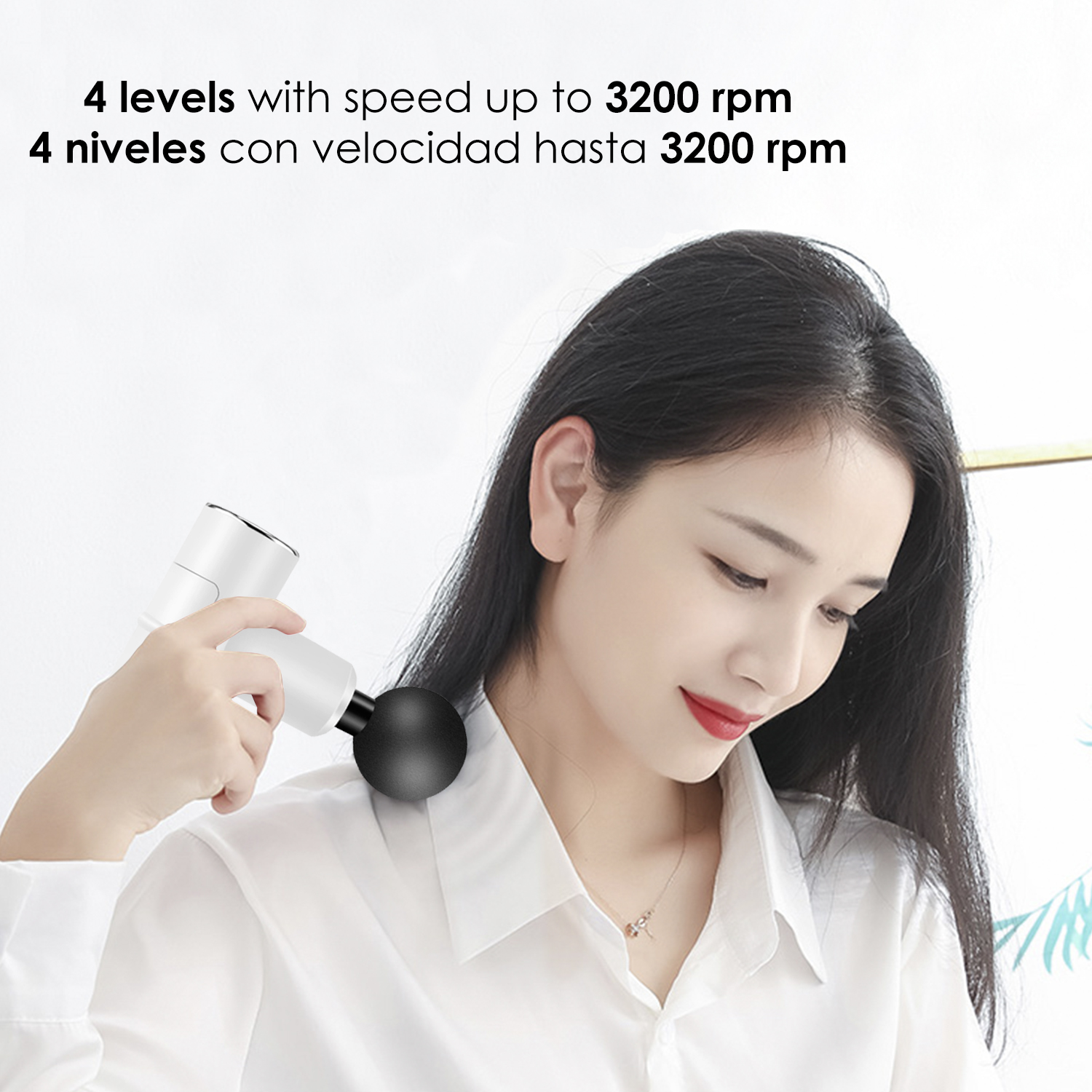 Una mujer se masajea el cuello con un dispositivo de masaje blanco y negro, promoviendo 4 niveles, velocidad hasta 3200 rpm.