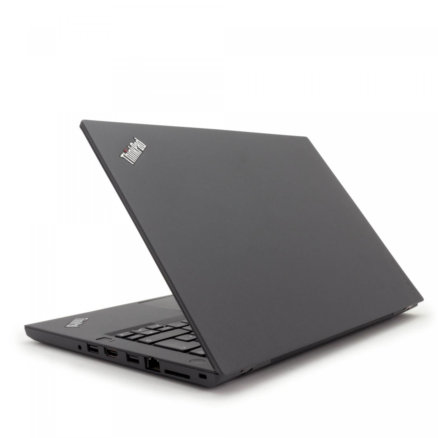 Dunkelgrauer Laptop mit offenem Deckel, auf weißem Hintergrund.