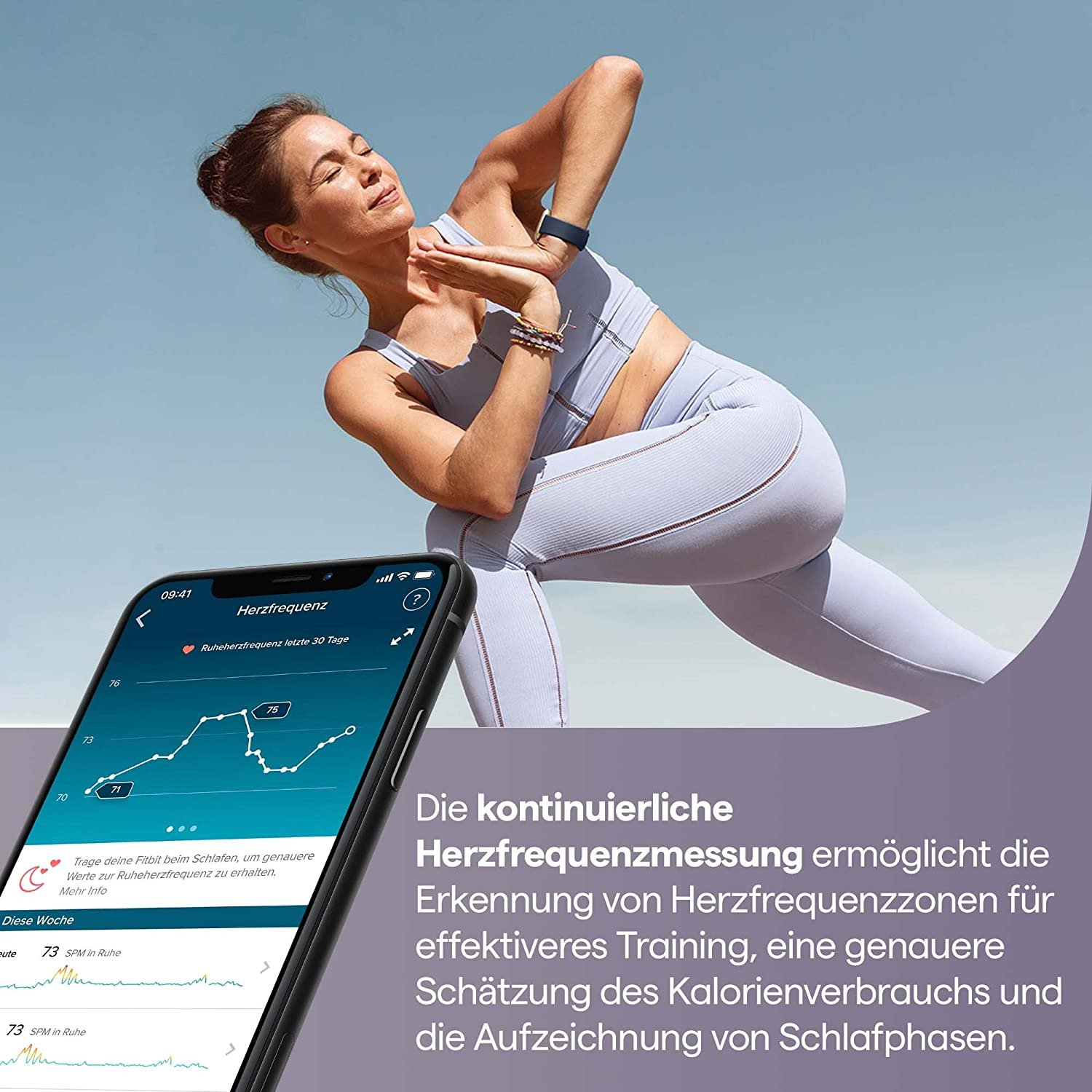 Frau beim Yoga, blickt auf ein Telefon mit Herzfrequenzdaten.
