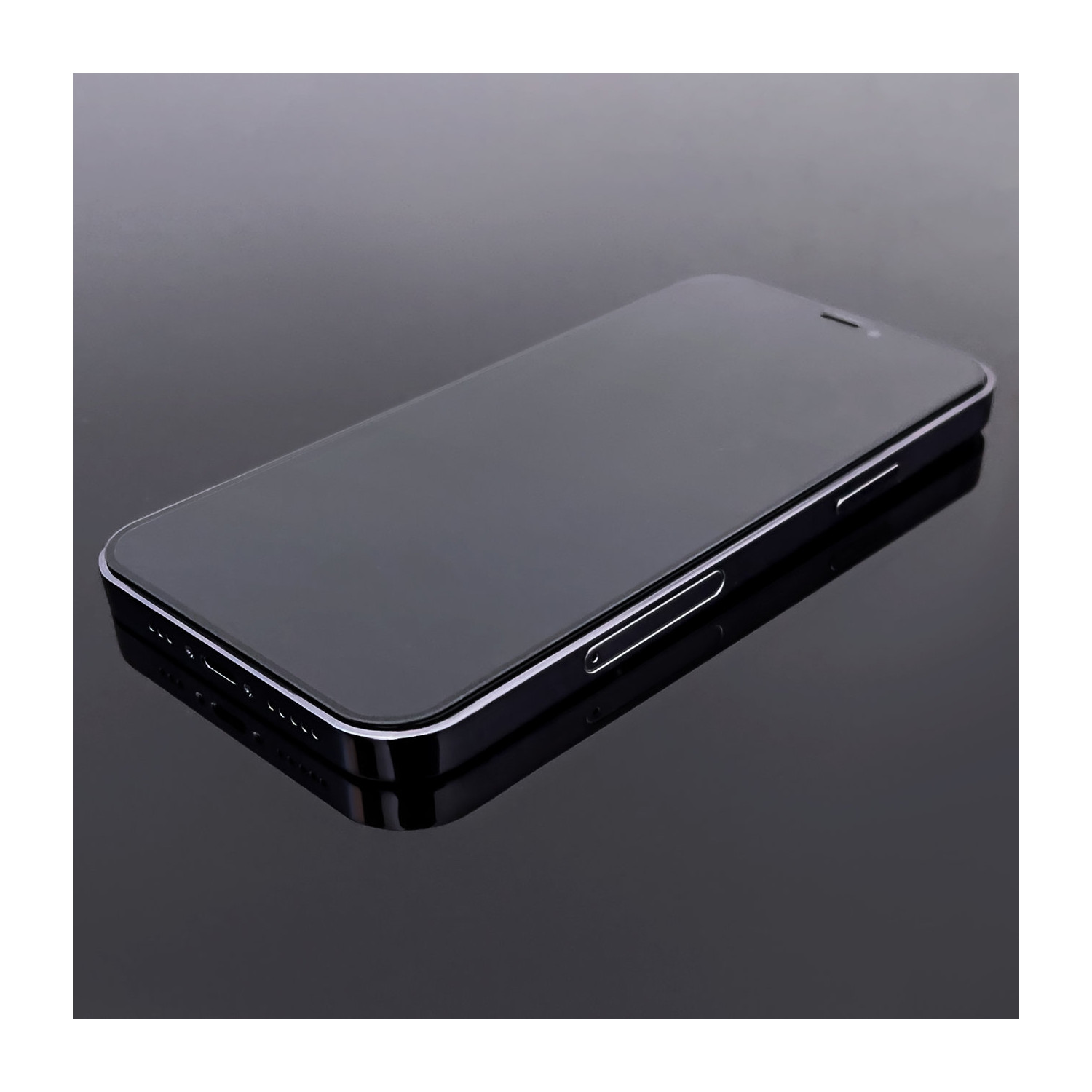 Ein schwarzes Smartphone, schräg auf glänzender schwarzer Oberfläche. Das Telefon ist schlank und modern.