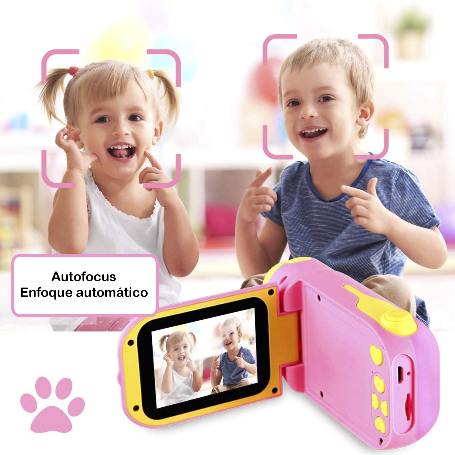 Una cámara de juguete rosa con las caras de dos niños en el visor, con etiqueta de enfoque automático.
