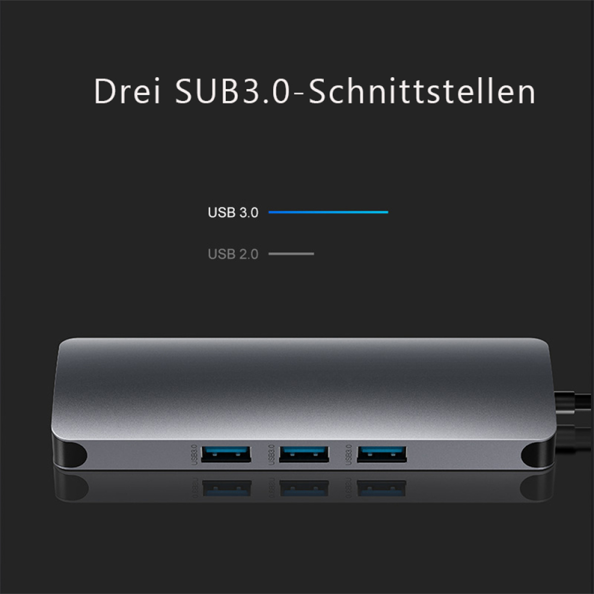 Silberner USB-Hub mit drei USB 3.0-Anschlüssen. Schwarzer Hintergrund mit Text oben.