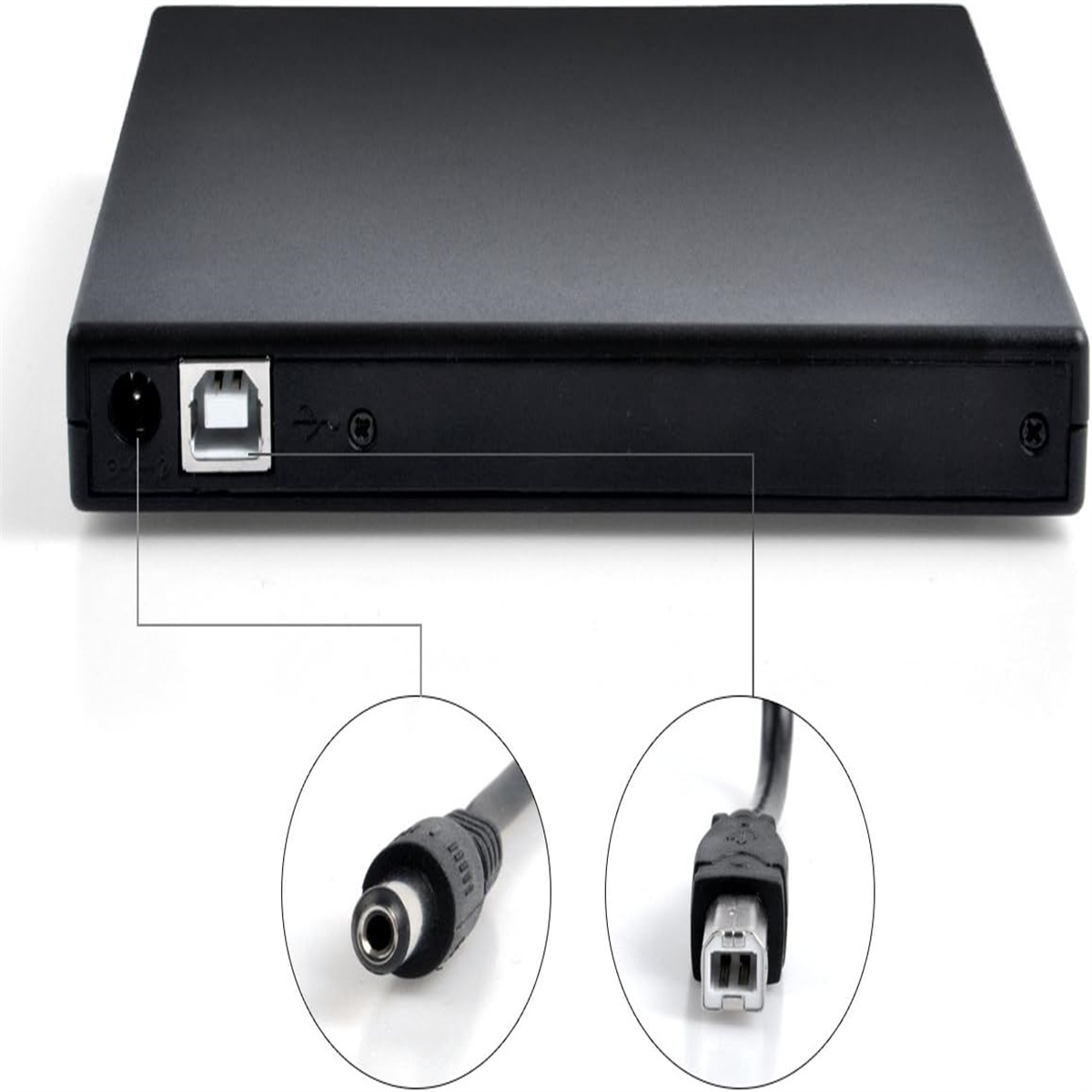 Schwarze externe Festplatte mit Strom- und USB-Anschlüssen.