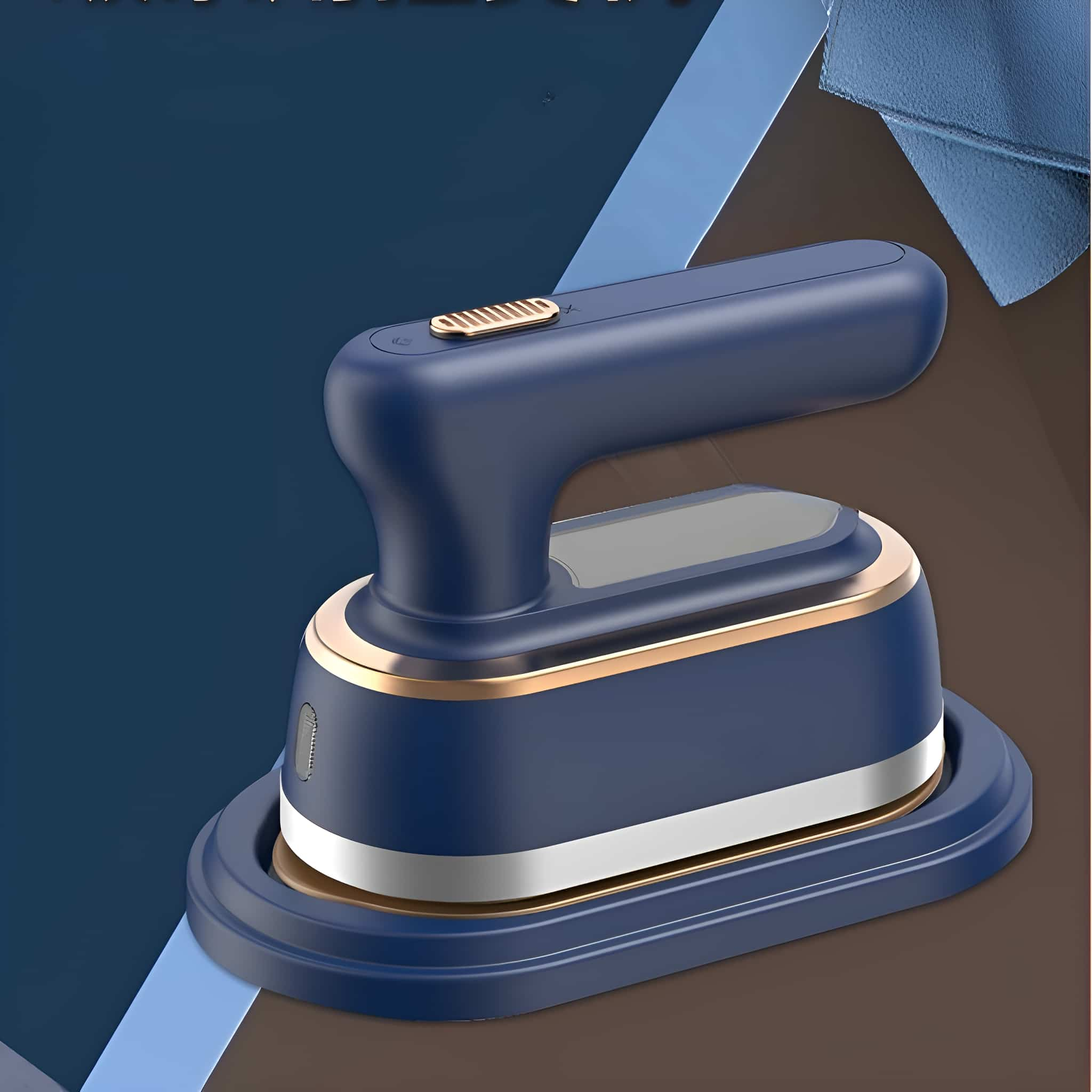Marineblaues Bügeleisen mit goldenen Zierleisten auf einem braunen und blauen Farbverlaufshintergrund.