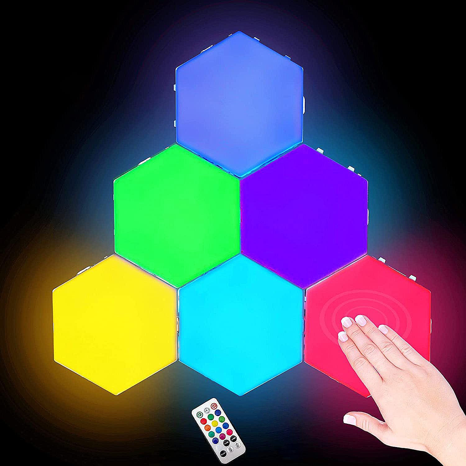 Luci LED esagonali di vari colori. Una mano tocca una rossa. Telecomando in primo piano.