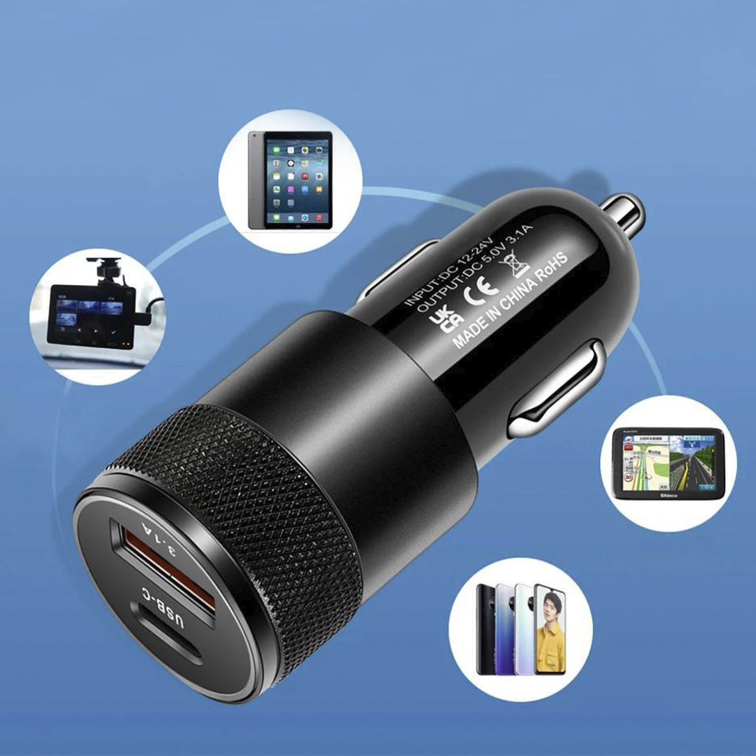 Caricabatterie per auto nero con porte USB e USB-C. Circondato da immagini di dispositivi.
