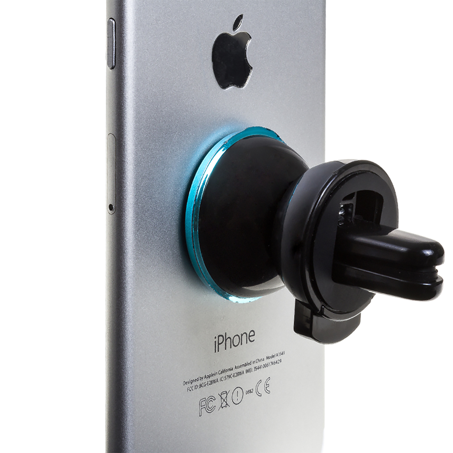 iPhone con soporte para coche adjunto, detalle de anillo azul. Fondo blanco.