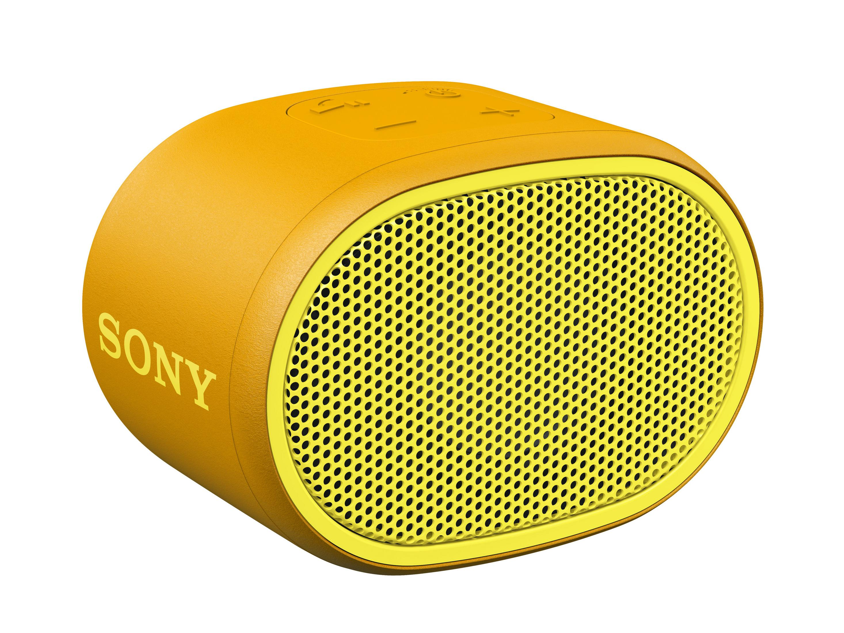 Altavoz portátil amarillo y naranja con rejilla amarilla y la palabra "SONY". Fondo blanco.