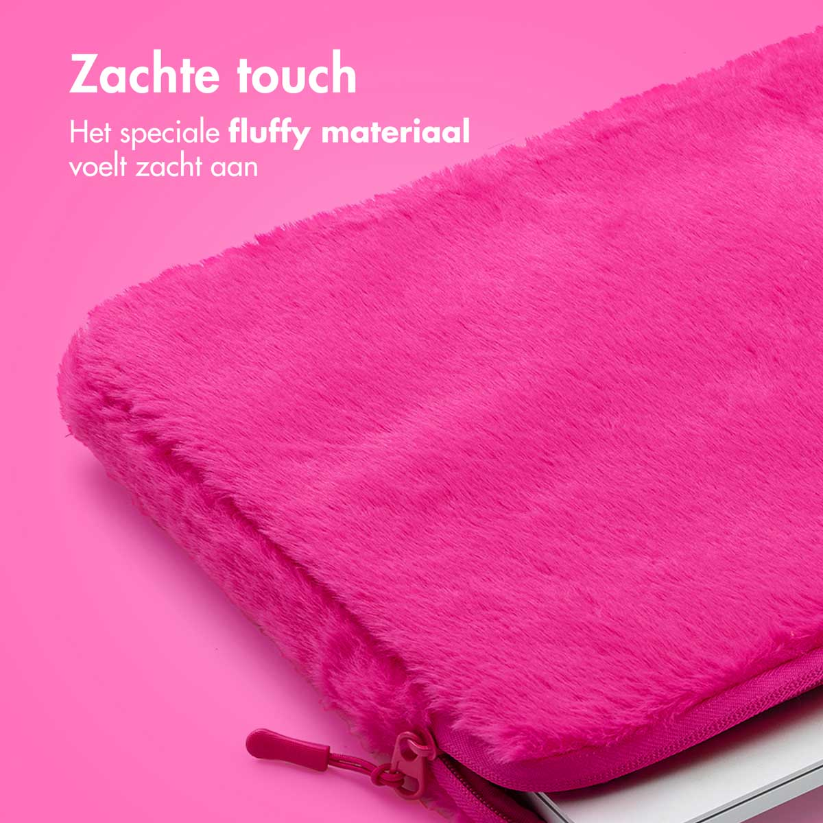 A close-up of a hot pink fluffy material. Text in Dutch is shown at the top of the image.