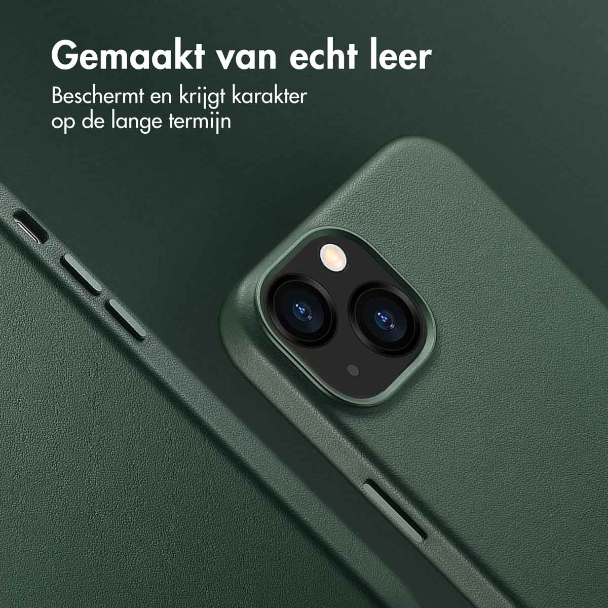 Une coque de téléphone verte. Texte : Fabriqué en cuir véritable. Protège et prend du caractère avec le temps.
