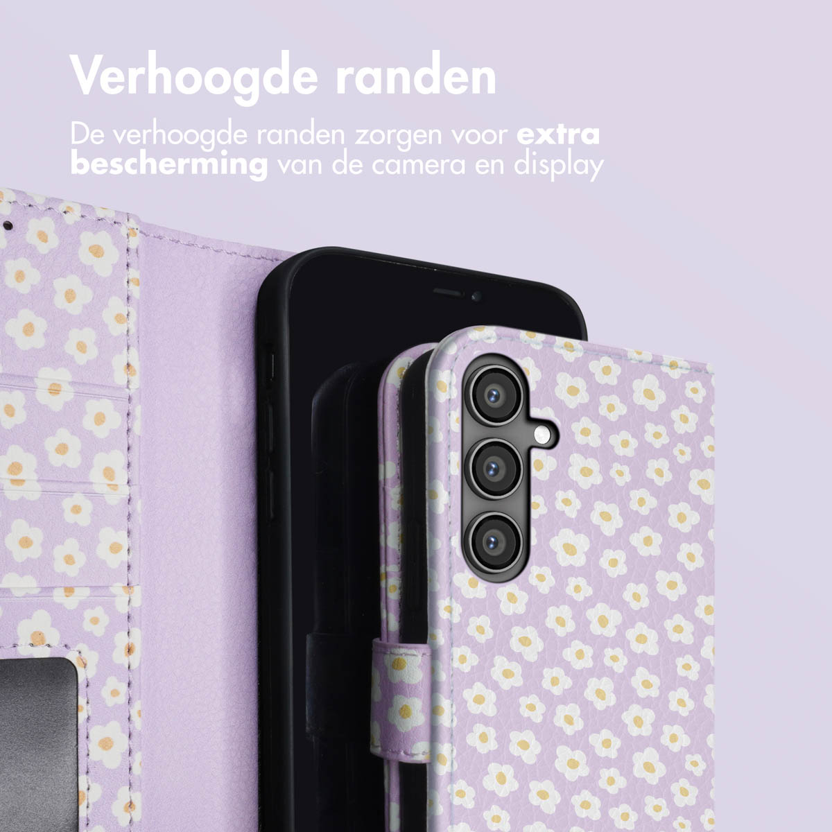 Un téléphone dans un étui floral, avec une couverture violette.