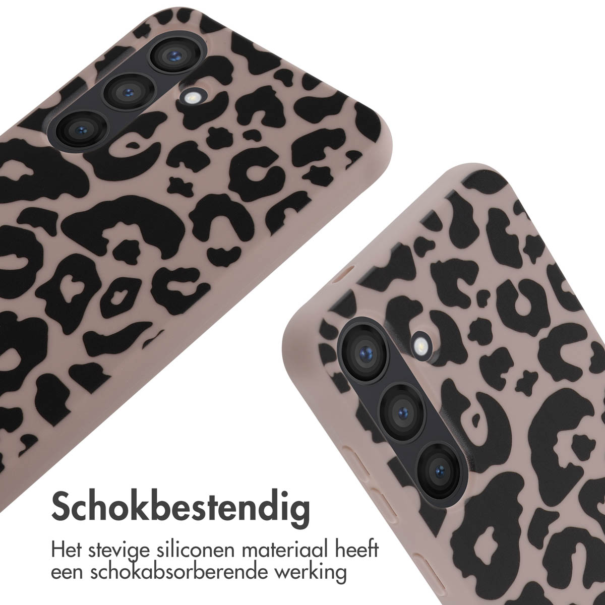 Twee telefoonhoesjes met luipaardprint. Eén hoesje ligt bovenop, de ander iets eronder en rechts.