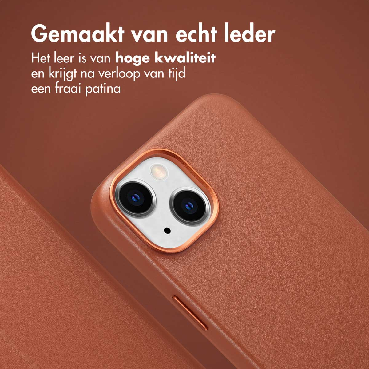 Close-up van een telefoonhoesje. De hoes is bruin en bedekt de telefoon. De telefoon is bruin.