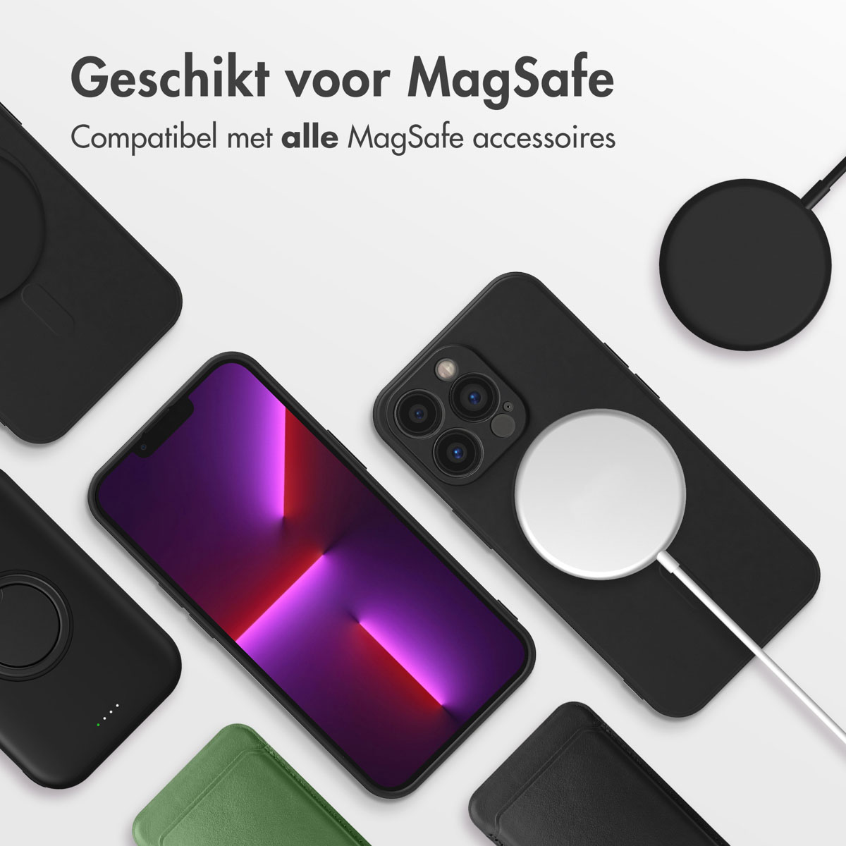 Vari telefoni e custodie. Telefoni neri con custodie nere e una varietà di custodie di altri colori.