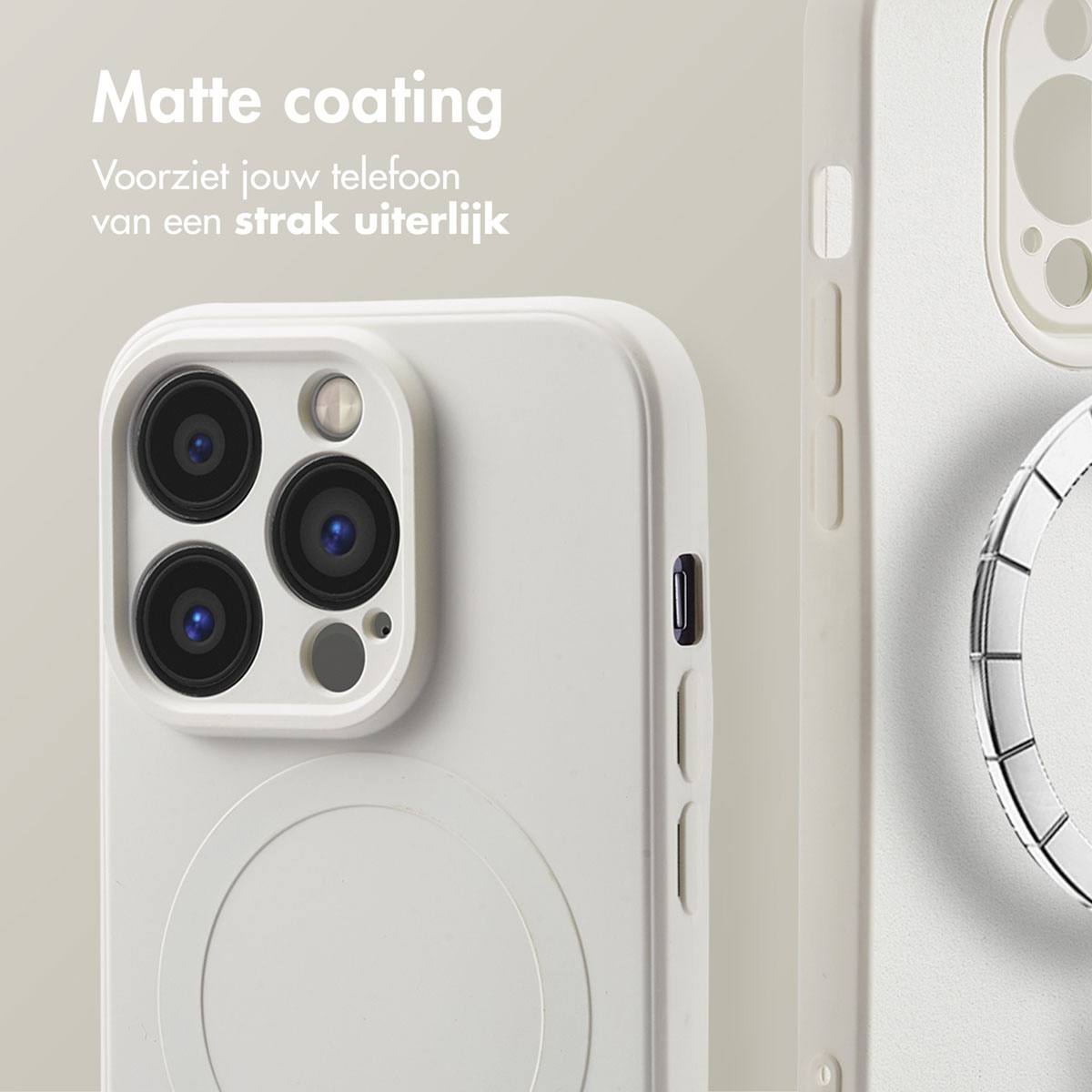 Twee telefoonhoesjes, één witte en één zwarte, met een MagSafe-ring. Ze hebben een matte coating.
