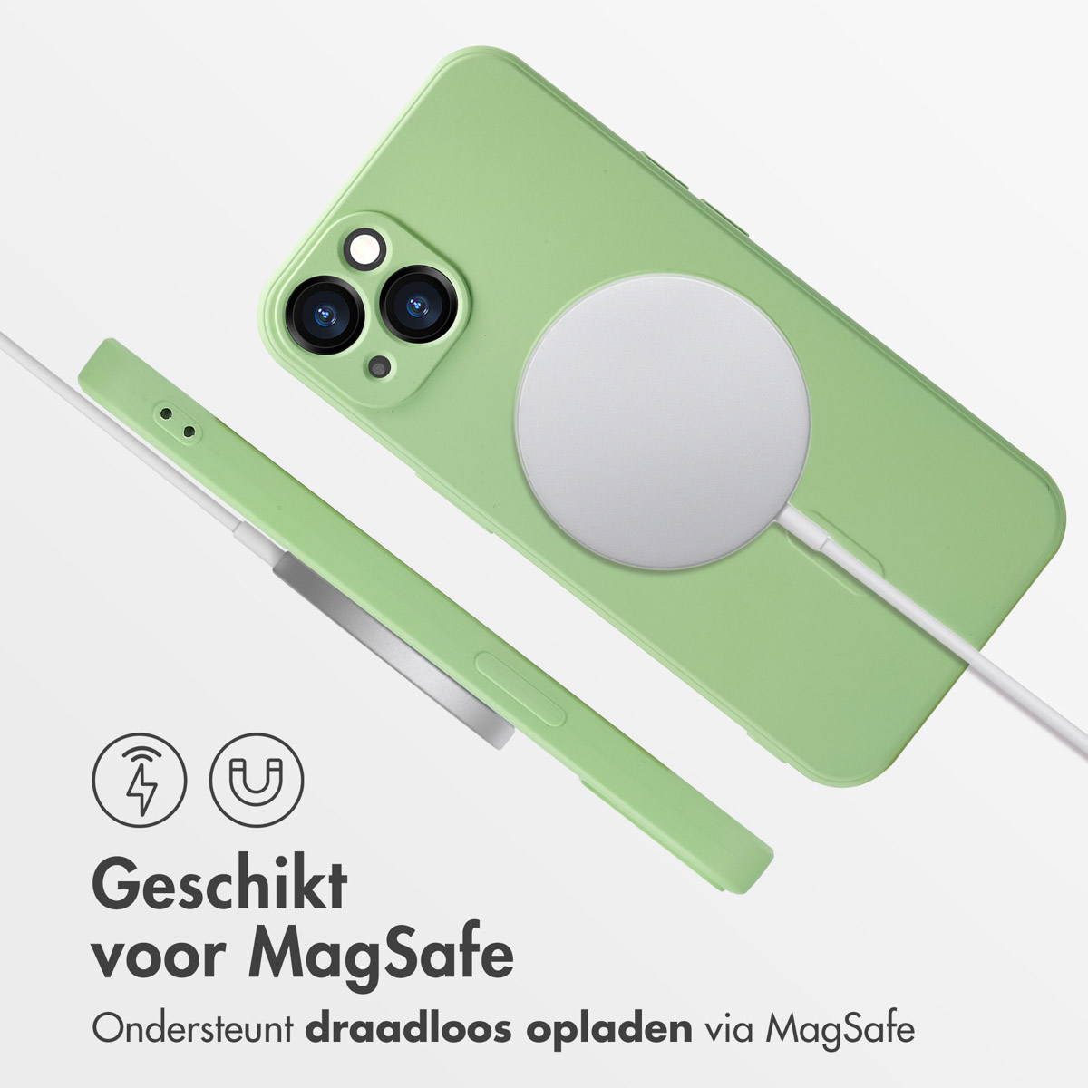 Groene telefoon met MagSafe-oplader bevestigd. Er wordt ook een groene telefoonhoes getoond. Witte achtergrond.