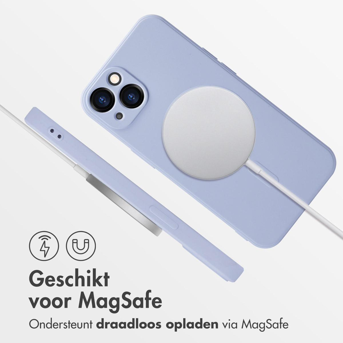 Blauwe telefoon met witte MagSafe-oplader bevestigd. Op een wit oppervlak.