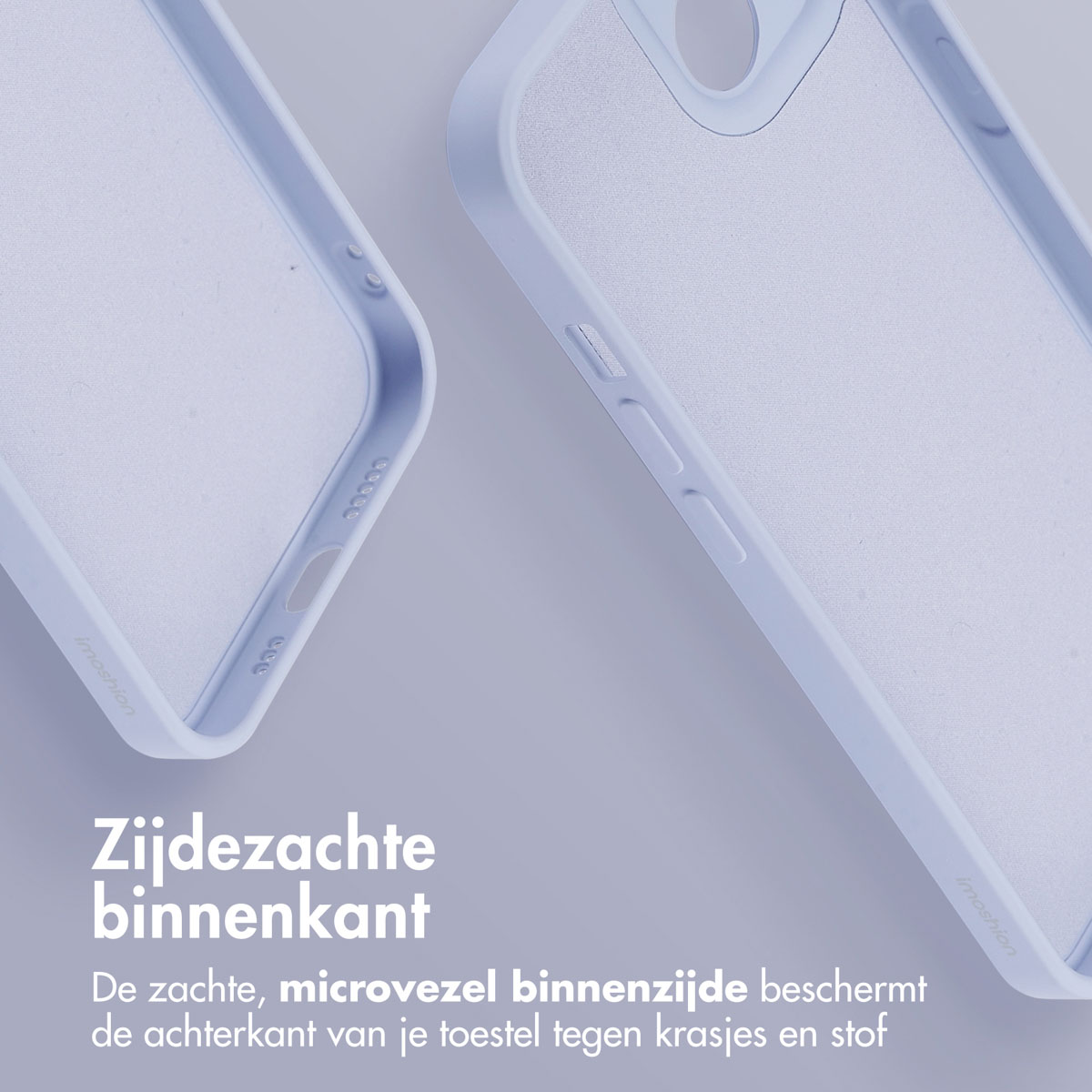 Twee lichtblauwe telefoonhoes onderdelen. De hoesjes worden van dichtbij getoond, met zacht binnenmateriaal, op wit.