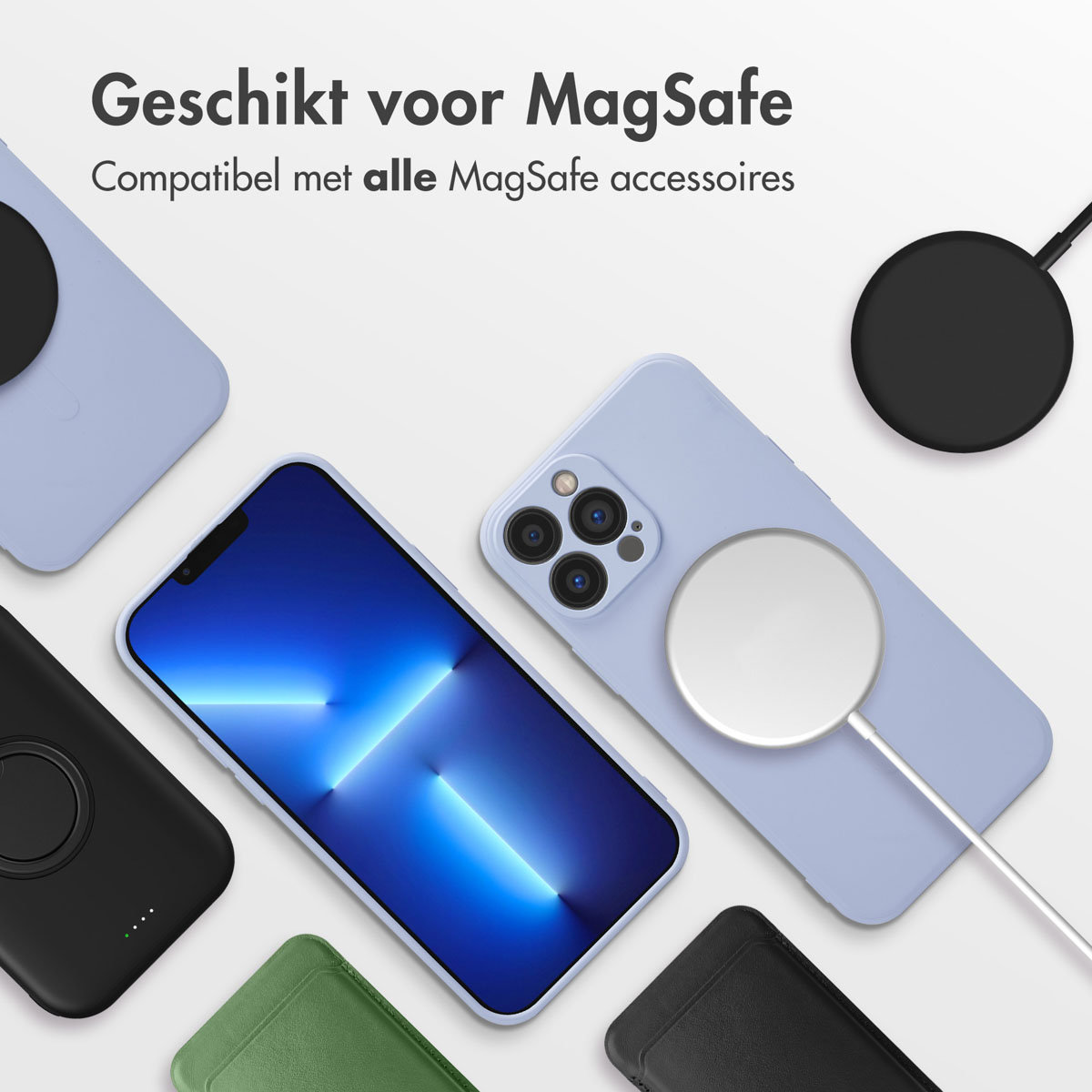 Coque de téléphone verte avec un téléphone. Texte : Fabriqué sur mesure.