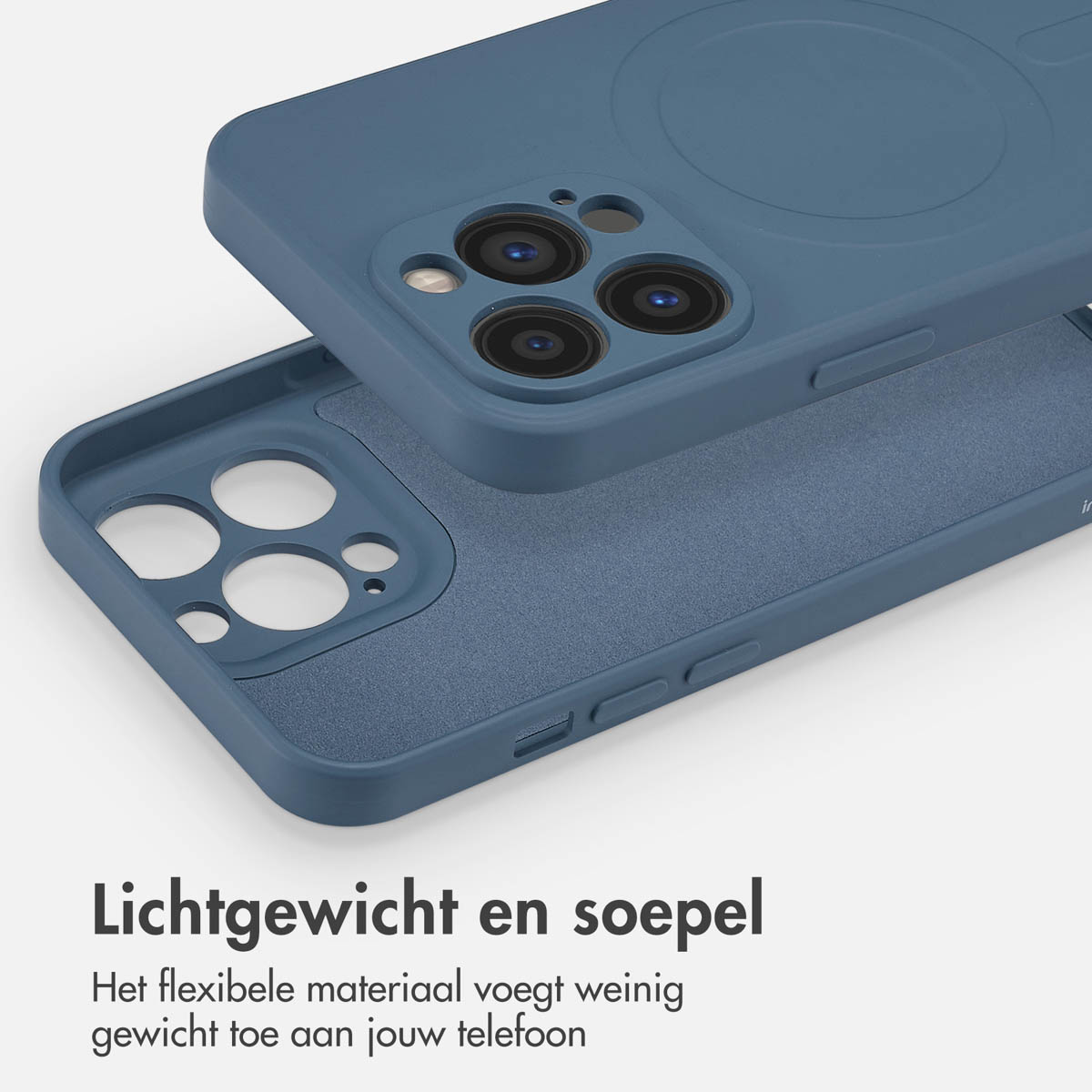 Donkerblauwe telefoonhoes, gedeeltelijk open, onthult de binnenkant. Tekst: lichtgewicht en soepel.