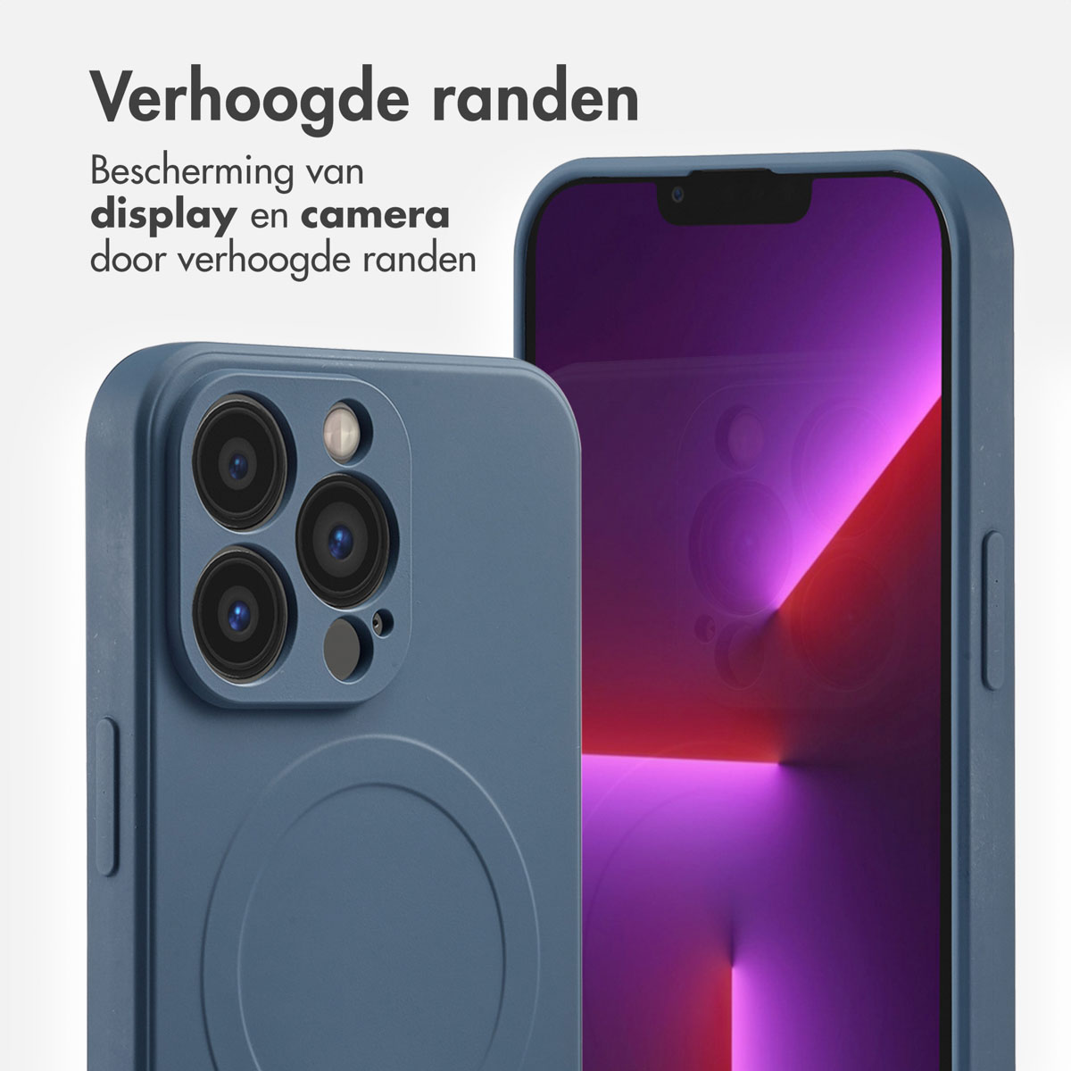 Donkerblauwe telefoonhoes met verhoogde randen, telefoonscherm zichtbaar. Tekst: 'Verhoogde randen'.