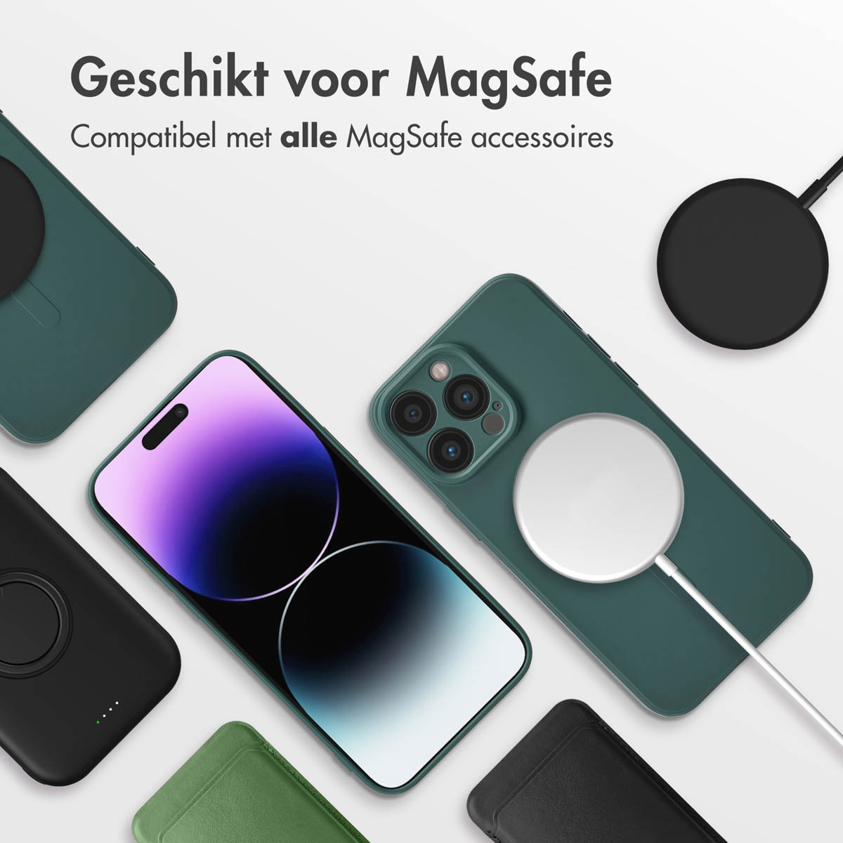 Een verscheidenheid aan telefoonhoesjes en een oplader worden getoond. De hoesjes zijn groen en zwart. Telefoons hebben witte cirkels.