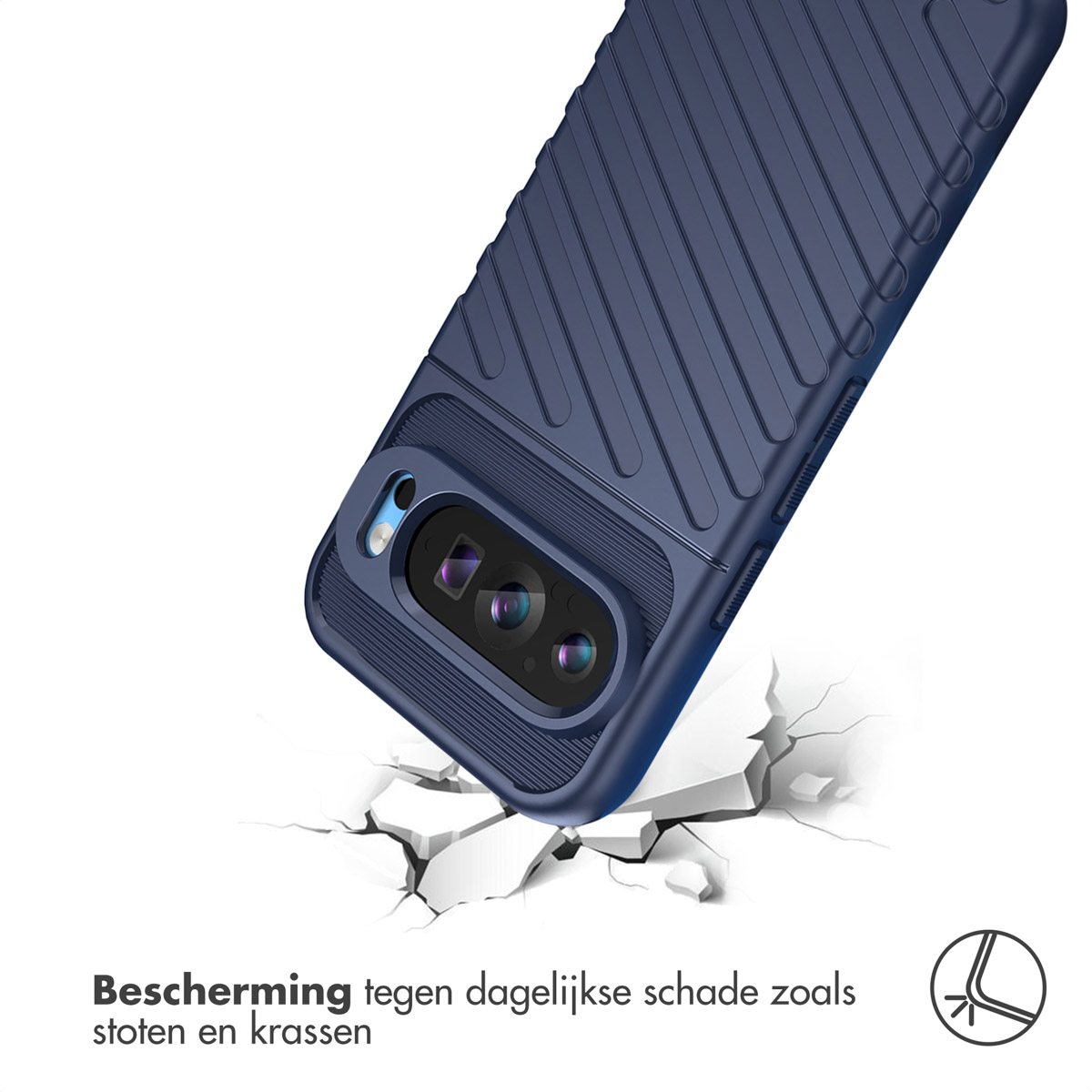 Een donkerblauwe telefoonhoes op witte gebroken rotsen. Tekst zegt bescherming tegen dagelijkse schade.