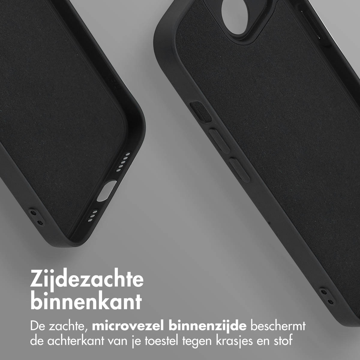 Gros plan de coques de téléphone noires. L'intérieur a une texture douce. Texte : Zijdezachte binnenkant, microfibre douce à l'intérieur.