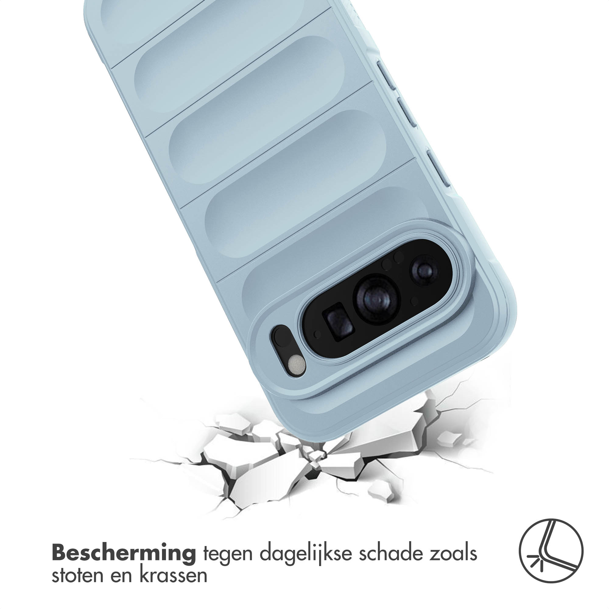 Un étui de téléphone bleu clair est présenté. Il a des bords surélevés. L'étui du téléphone est endommagé en bas.