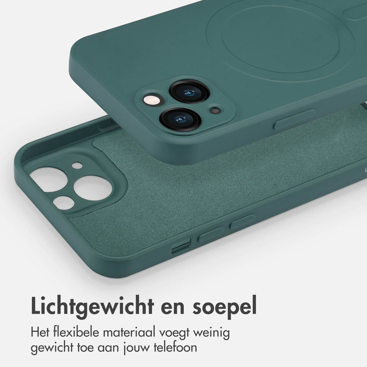 Groene telefoonhoes met camera-uitsparingen. Een tweede hoes eronder. Nederlandse tekst: Lichtgewicht en soepel.